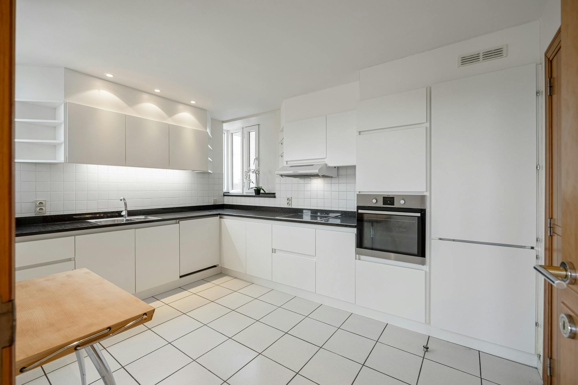 Ruim appartement te koop in hartje Hasselt met terras en parkeerplaats foto 9