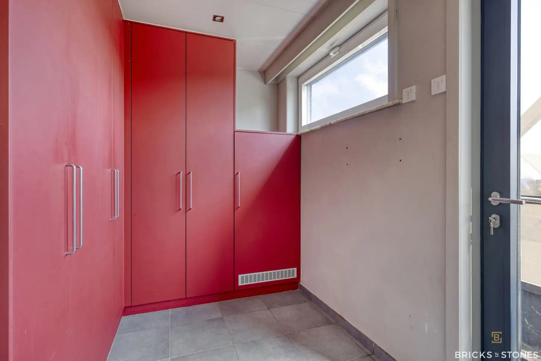 Instapklare woning met riante handelsruimte! foto 13