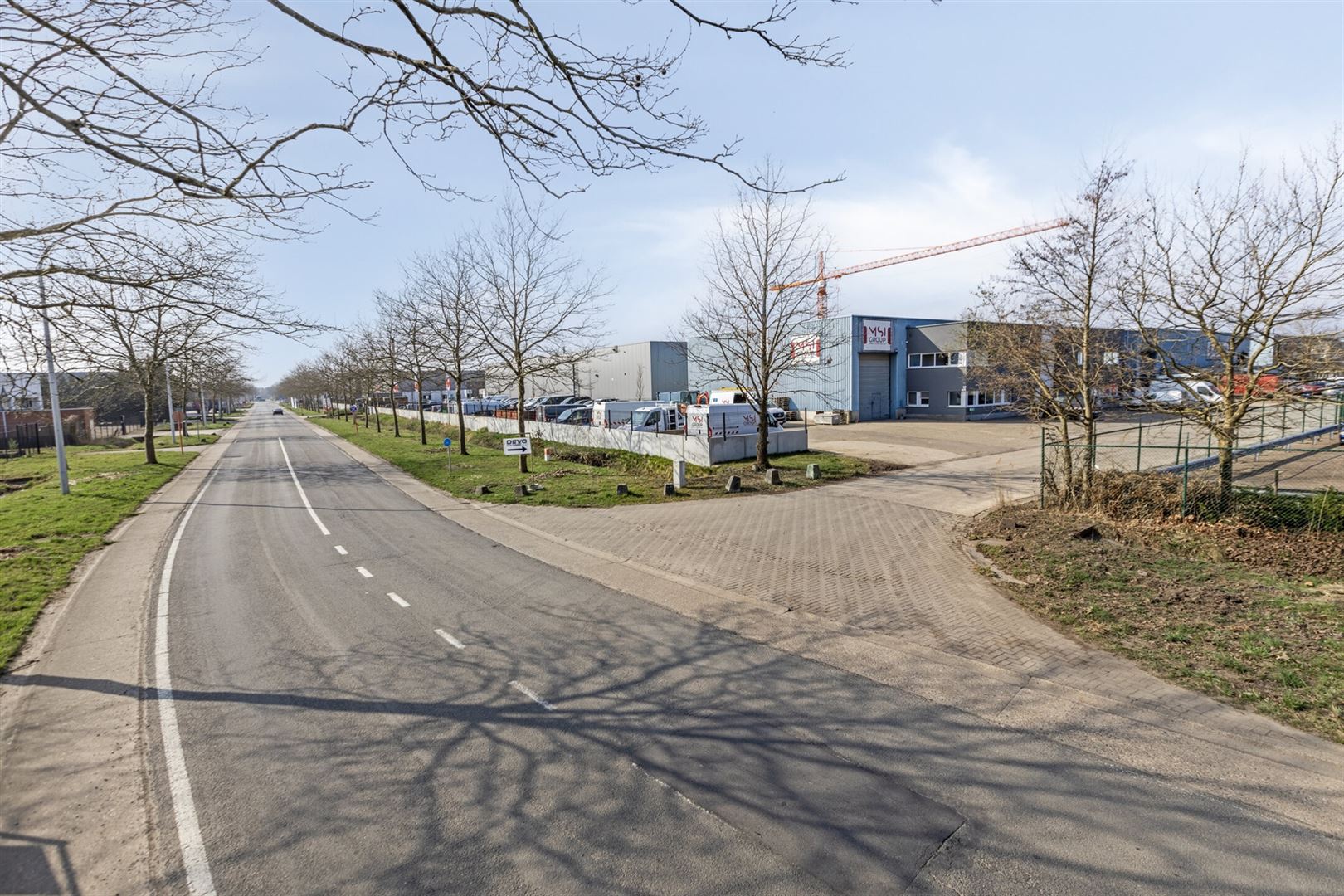 TE HUUR: Bedrijfsgebouw met kantoren te Houthalen! foto 4