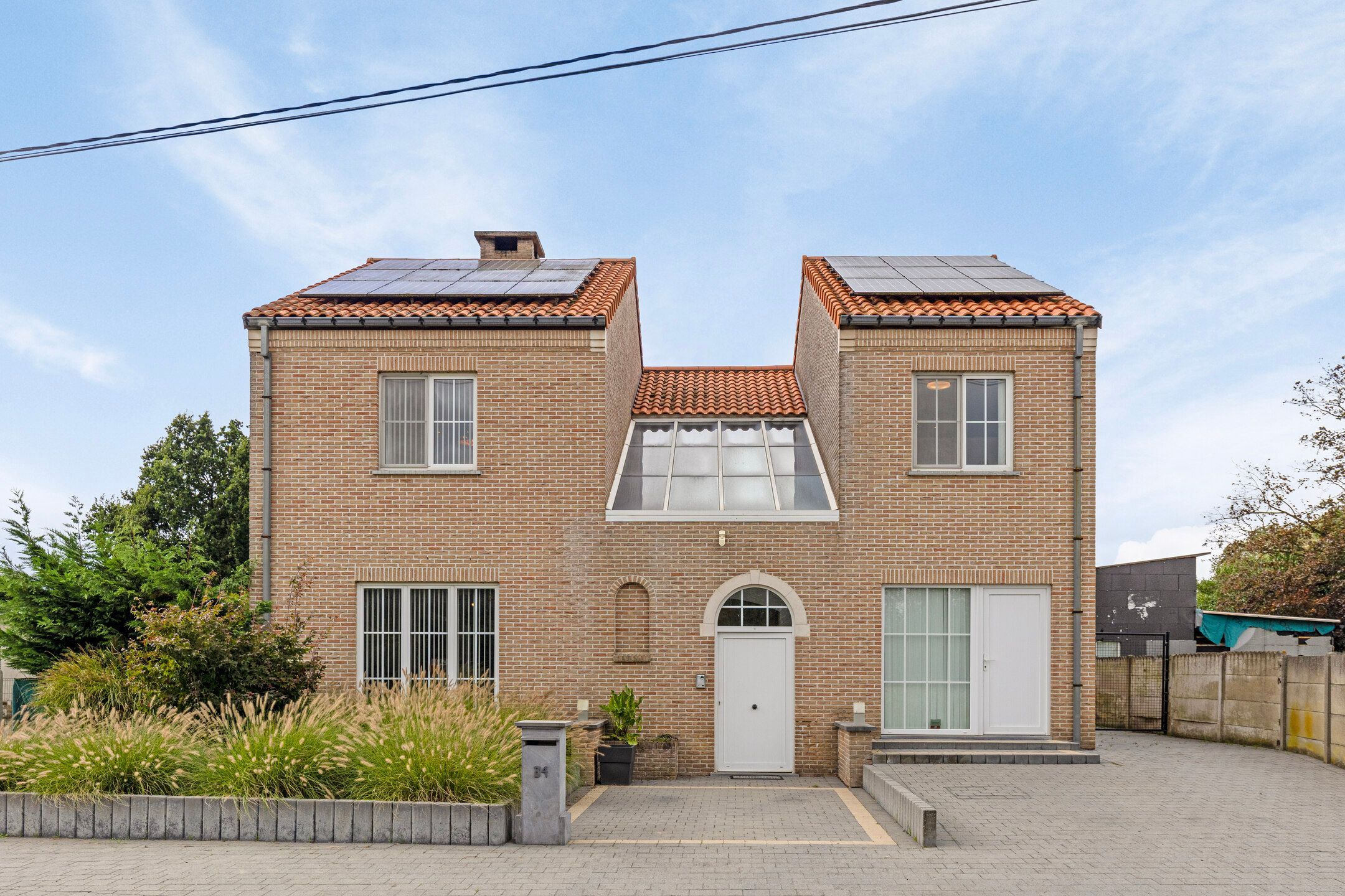 Woning met 4 slpk, ruimte voor vrij beroep en tuin. foto 1