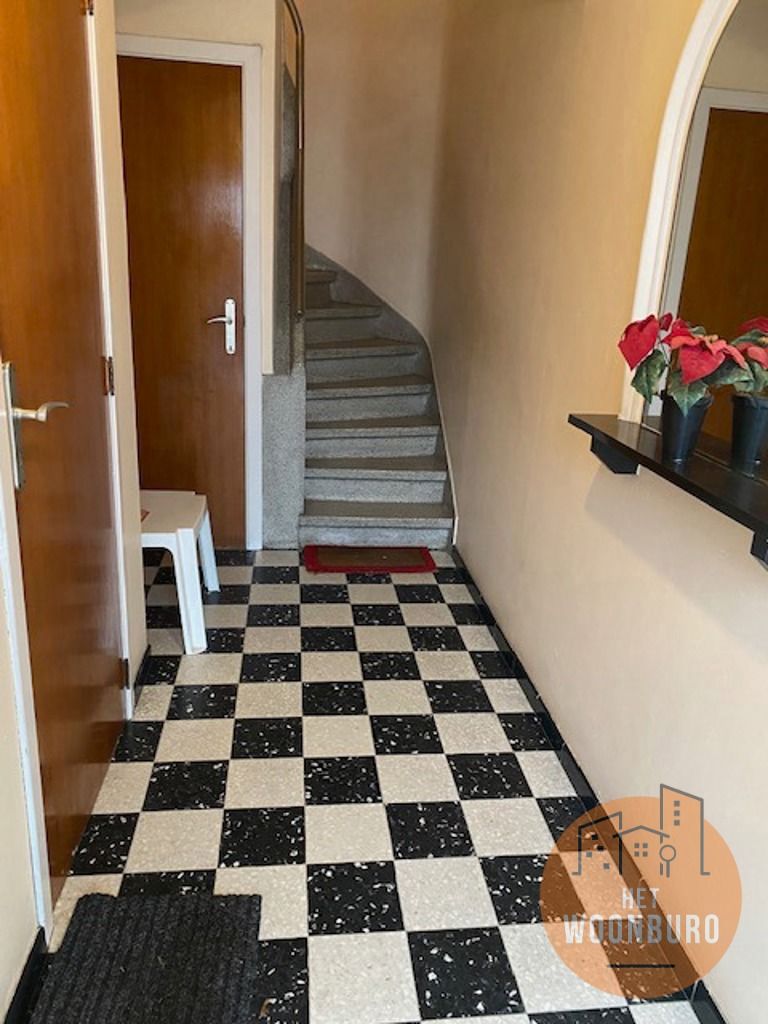 Appartement 1e verd.links met kelder en garage foto 3