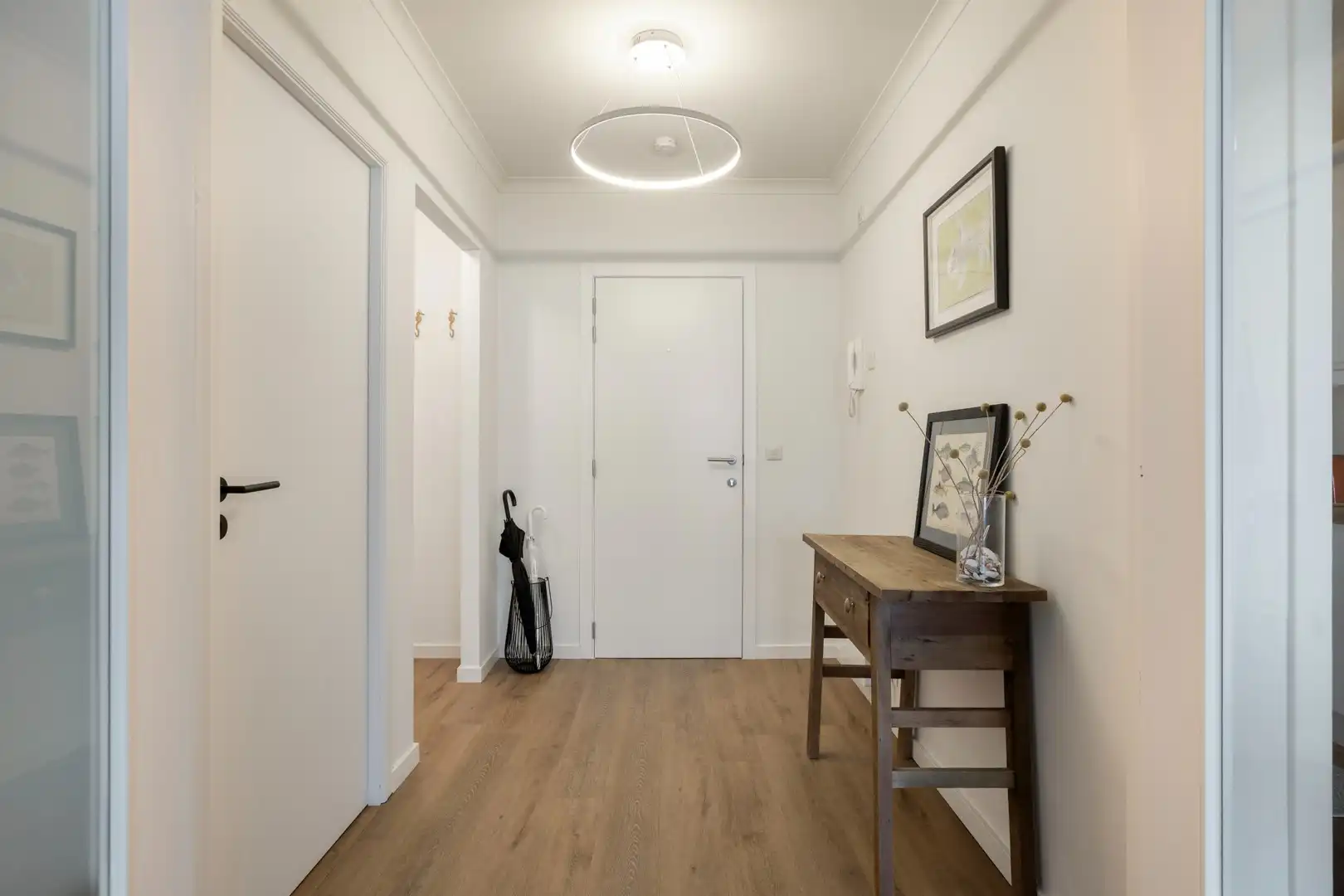 Prachtig 2-slaapkamer appartement met zijdelings zeezicht gelegen in de iconische Europagalerij in het centrum van Oostende. foto 8