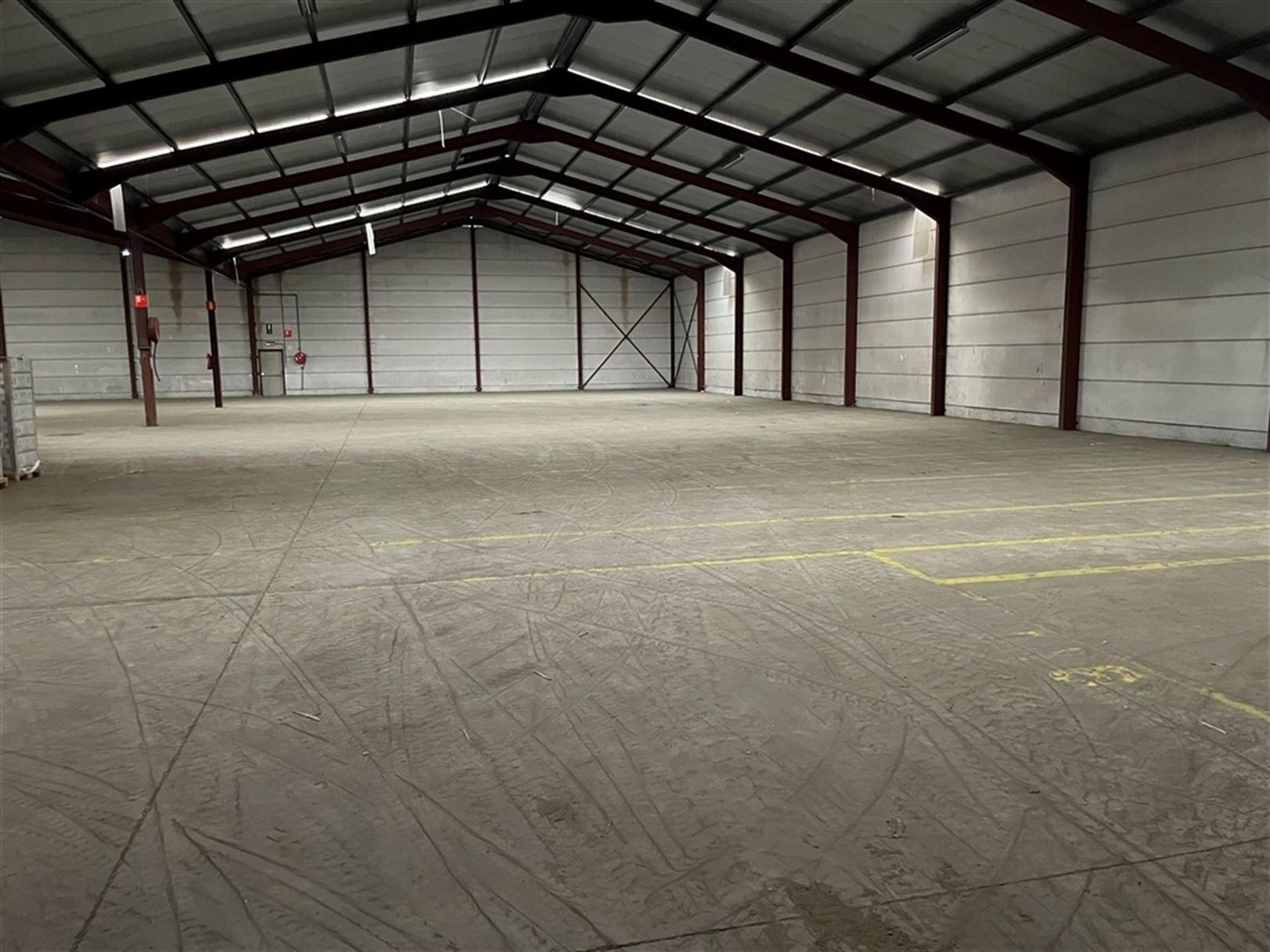 Magazijn met buitenopslagruimte foto 3