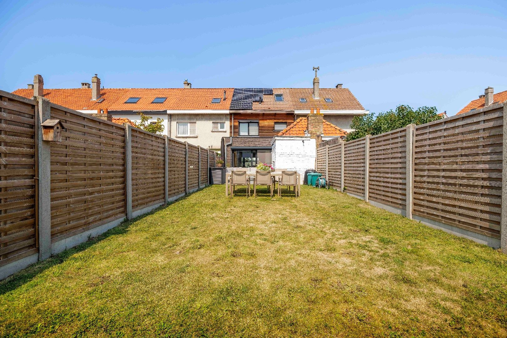 Top gerenoveerde woning met uitzonderlijke lichtinval in het hartje van Heist foto {{pictureIndex}}