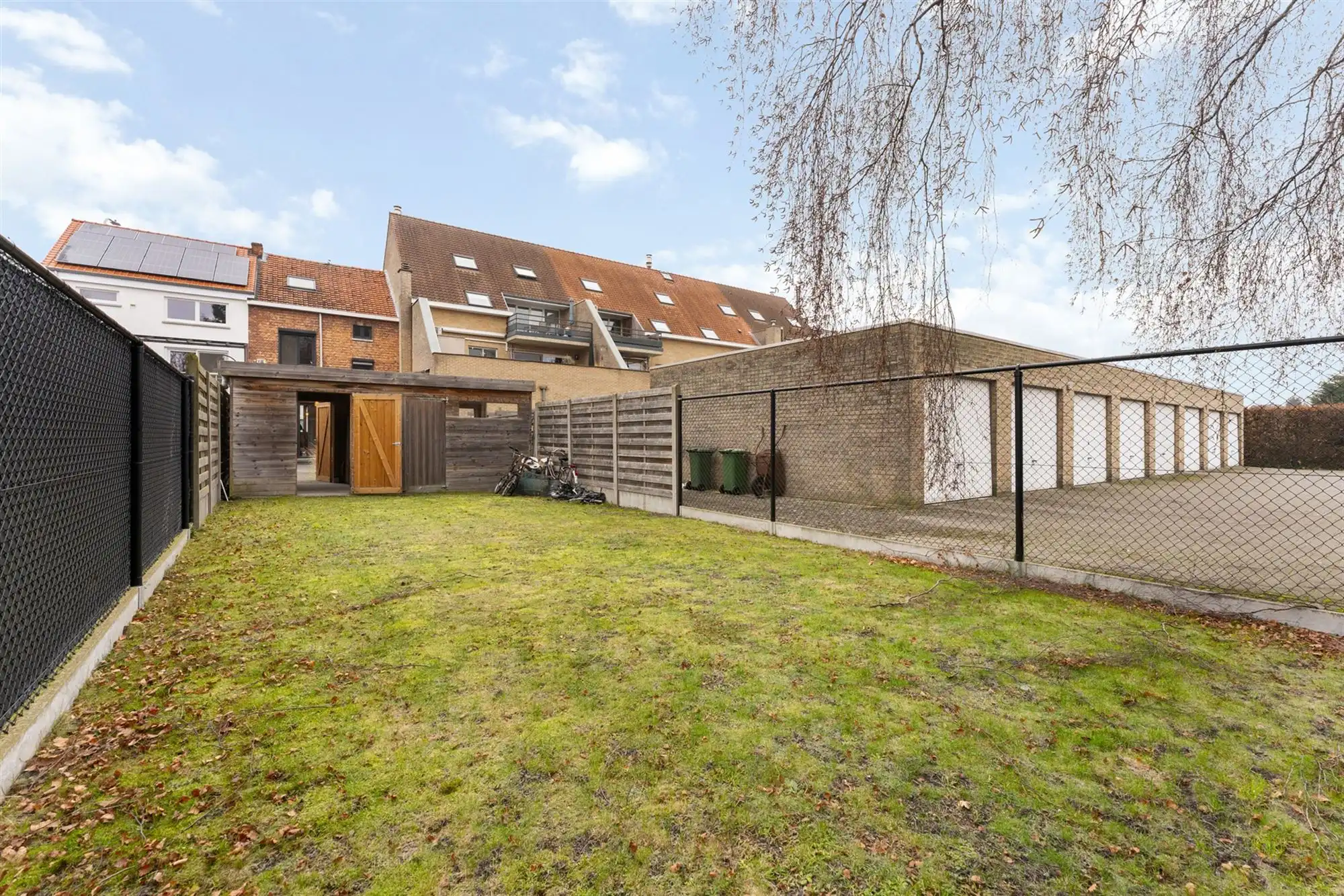 KNAP GERENOVEERDE WONING (175M²) MET 4 SLAAPKAMERS EN LEUKE STADSTUIN TE HASSELT foto 2
