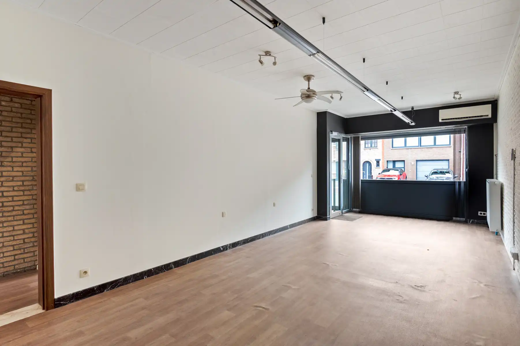 Gelijkvloers handelsruimte met koer én woonst op verdieping foto 3