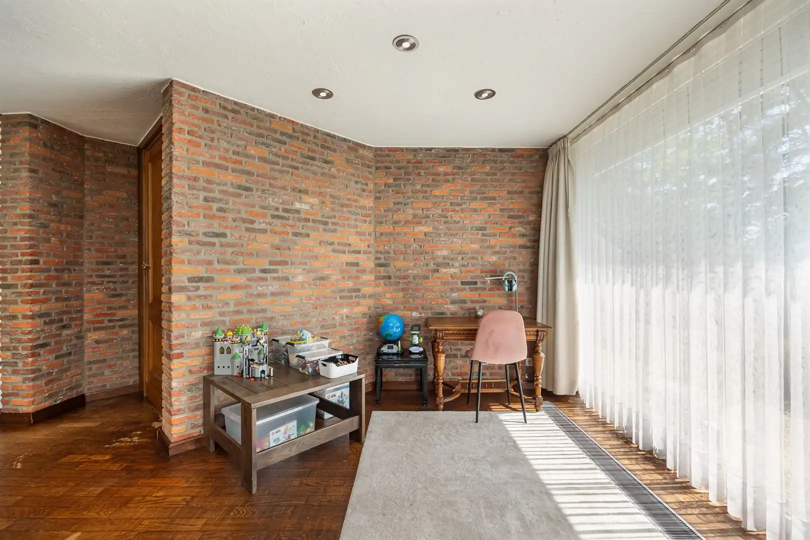 Karaktervolle woning met veel ruimte en prachtige tuin! foto 6