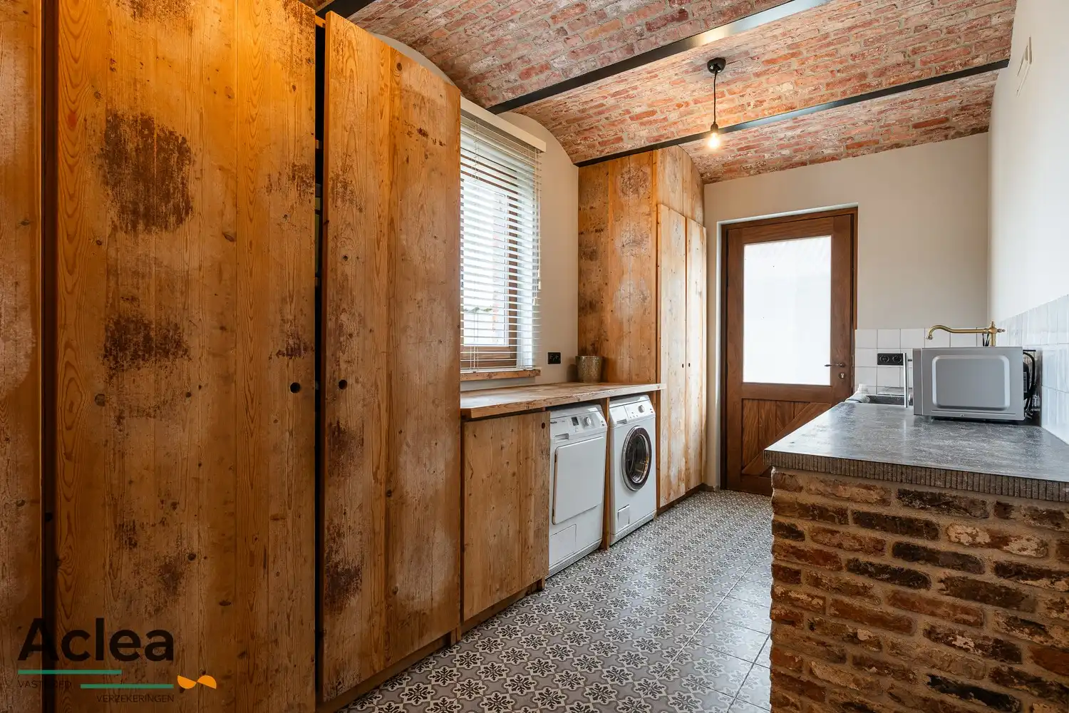 Karaktervol landhuis met paardenstal op 5.943m² in een groene omgeving foto 23