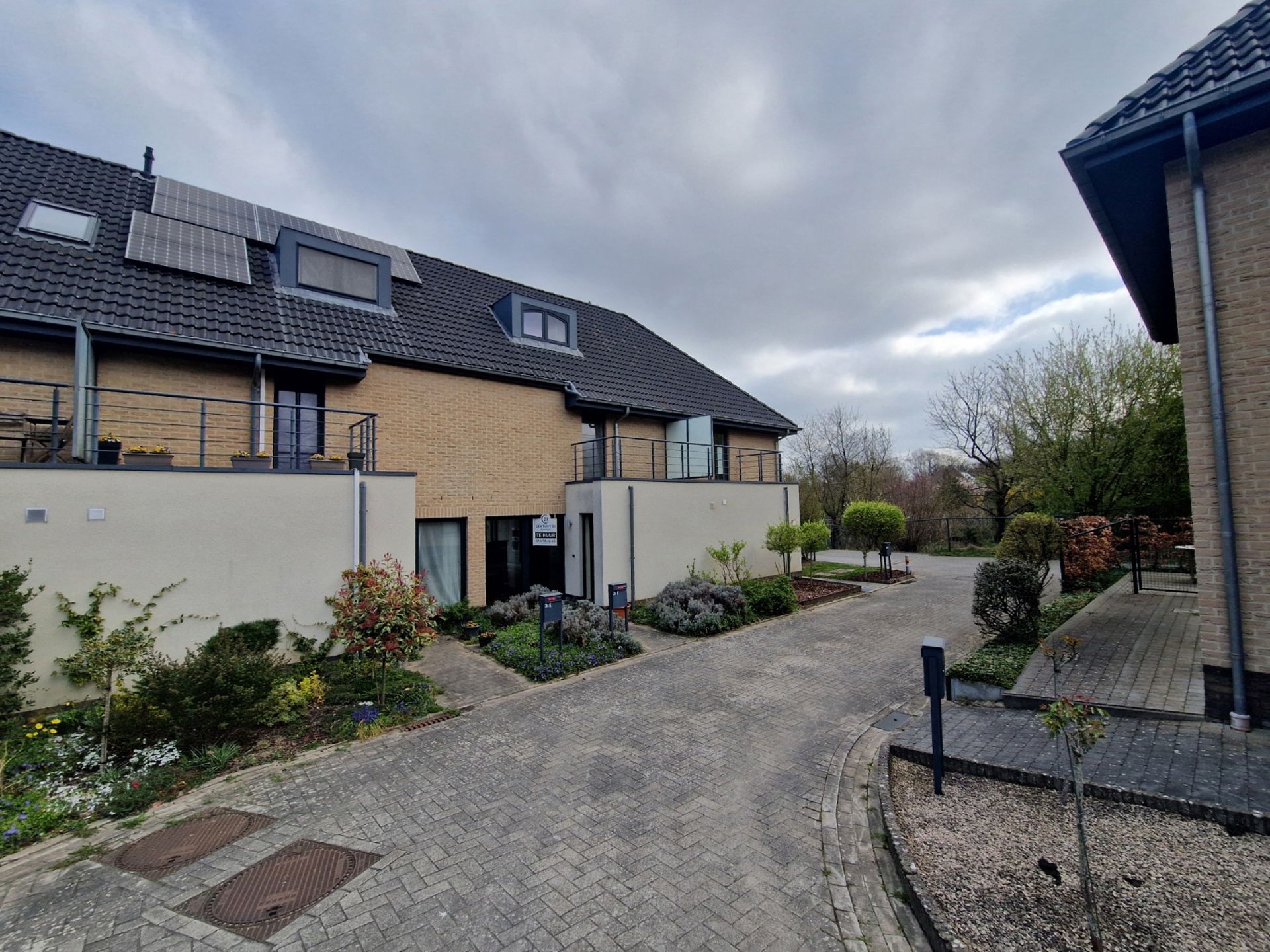 Ruime woning met 3 slaapkamers op uitstekende ligging foto 1