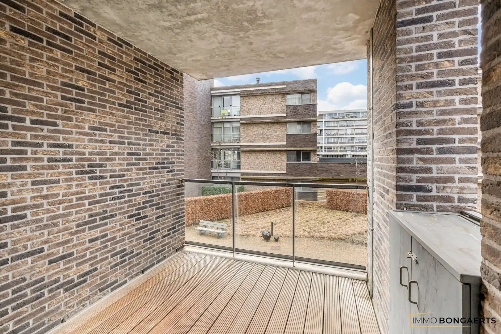 Ruim appartement met zicht op het stadsplein in het centrum van Genk foto 23