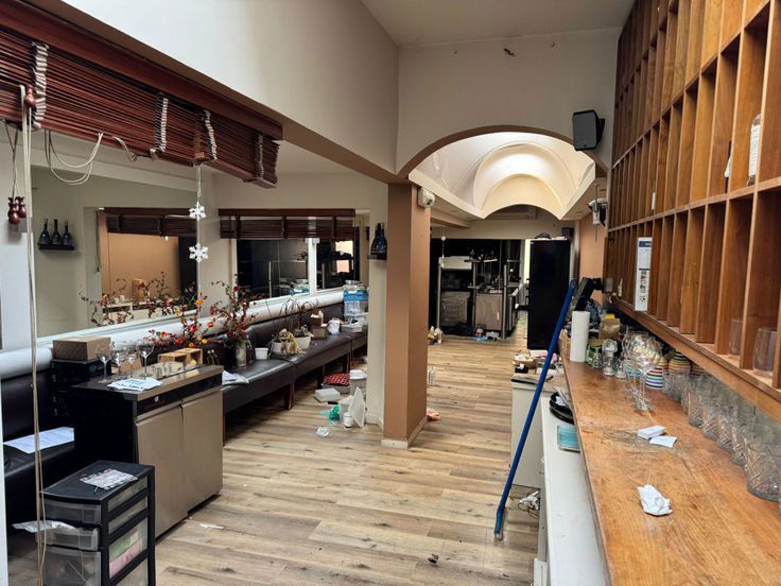 Instapklaar horecapand met terras te huur foto 2