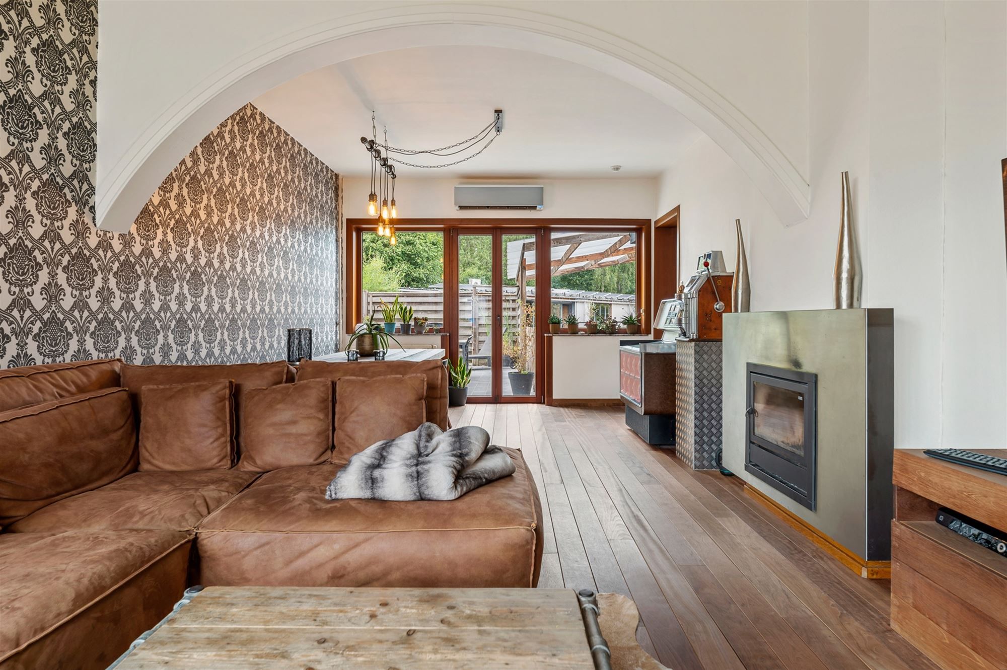 RUIME WONING (213M2) MET 5 SLAAPKAMERS + POLYVALENTE RUIMTE VAN 240M2 OP EEN PERCEEL VAN 18A91 foto 3