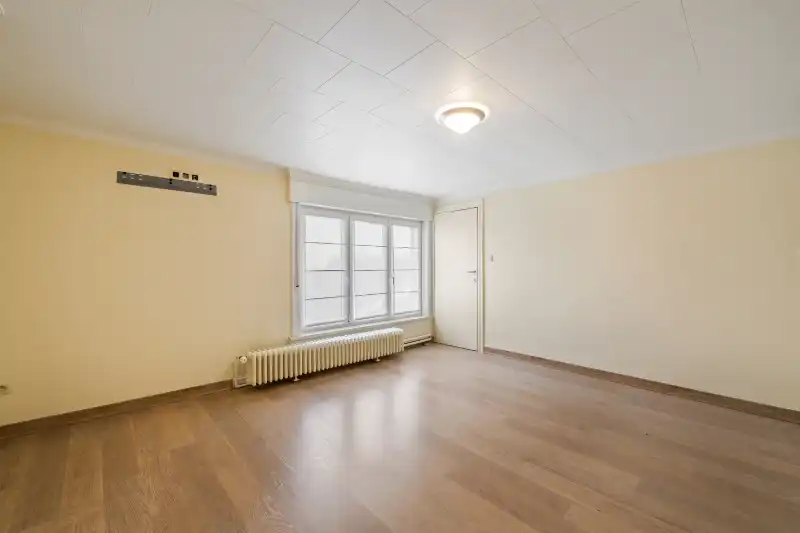 Zonnebeke-Passendale.&nbsp; Wonen en werken, grote verzorgde woning met > 5 slaapkamers en aparte >60m2 kantoorruimte / praktijk / hobbyruimte met aparte ingang. foto 16