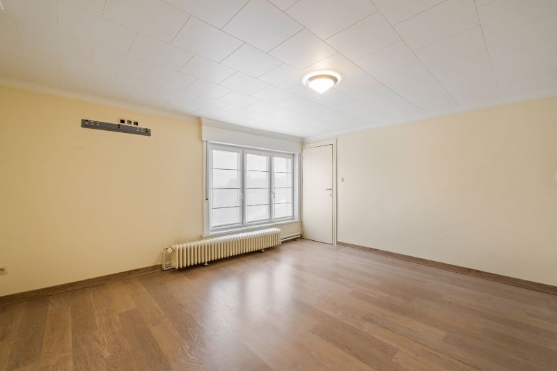 Zonnebeke-Passendale.  Wonen en werken, grote verzorgde woning met > 5 slaapkamers en aparte >60m2 kantoorruimte / praktijk / hobbyruimte met aparte ingang. foto 16