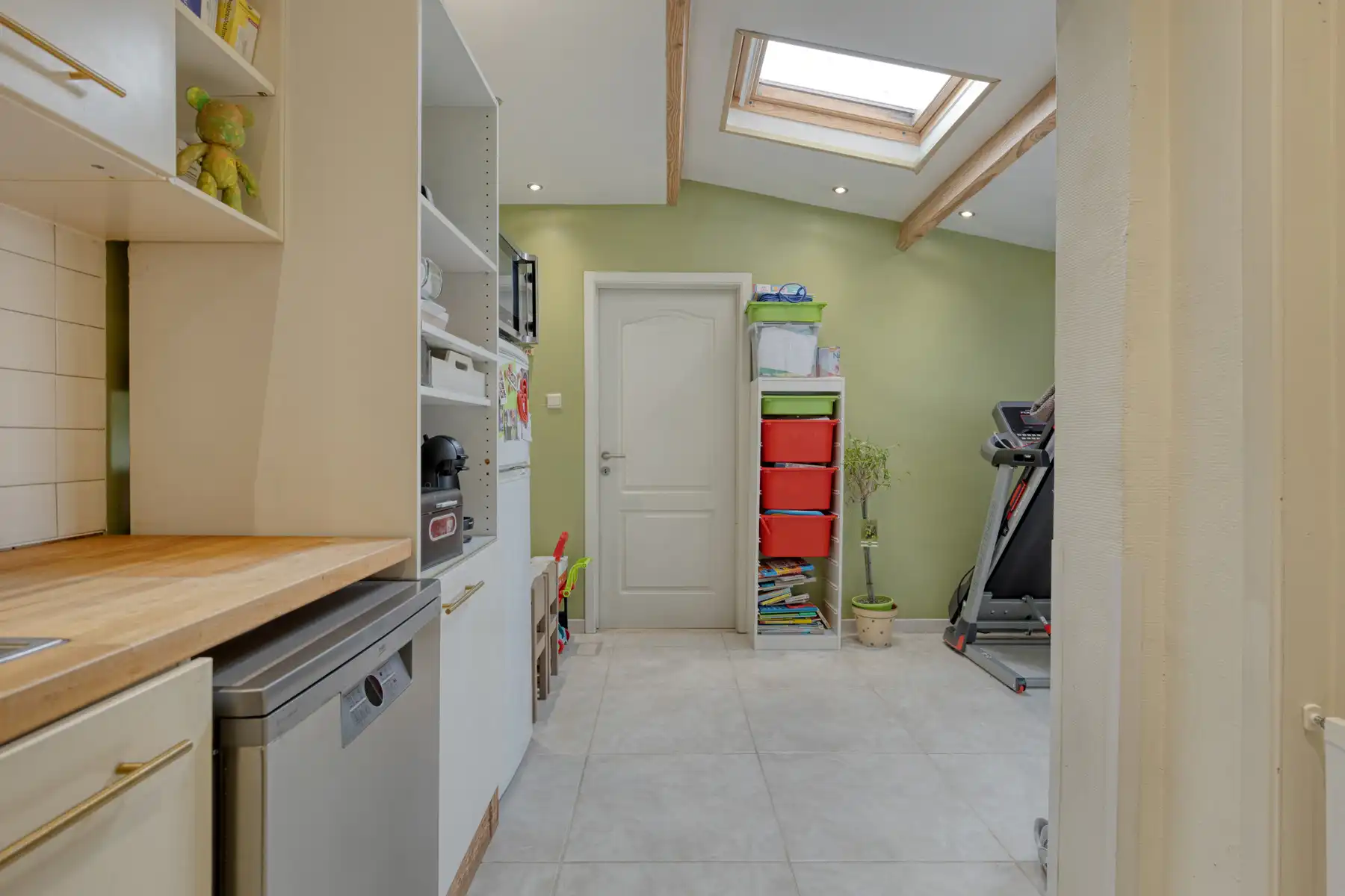 Instapklare woning met 3 slaapkamers en ruime tuin foto 8
