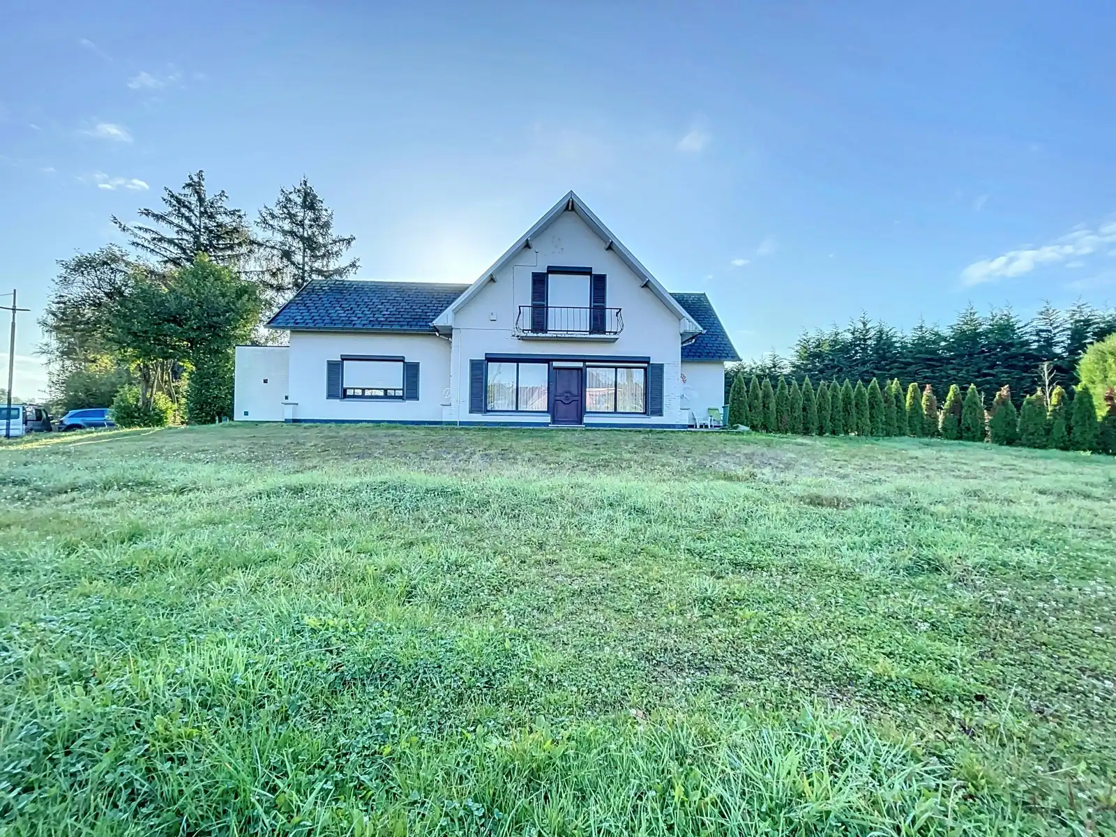 Zeer ruim huis met praktijk/pol. ruimte op terrein van 40a. foto 18