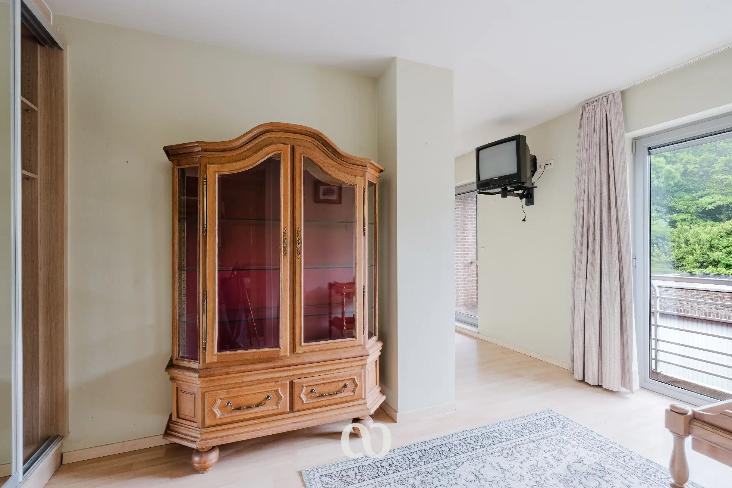 Instapklaar gelijkvloers appartement met private ingang en directe toegang tot de garage foto 14