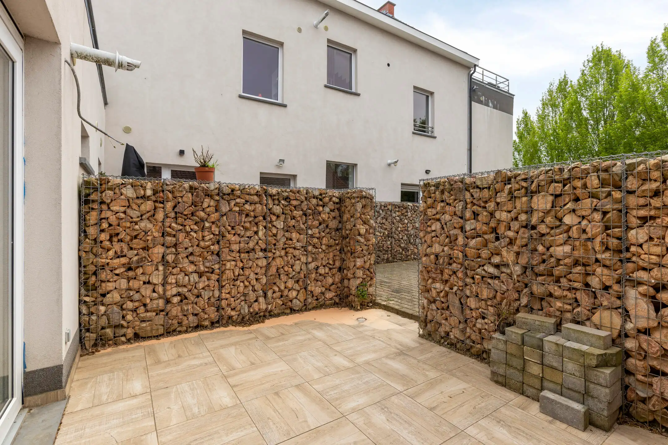 Volledig gerenoveerd gelijkvloers appartement met terras foto 12