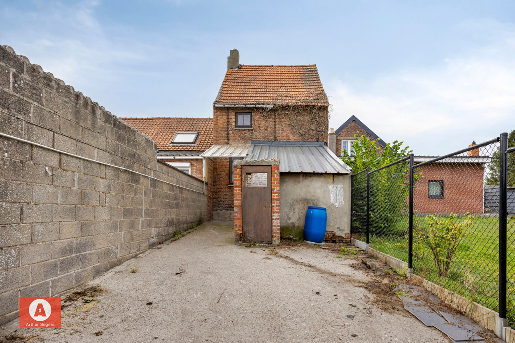 Te renoveren starters-woning of project  foto 6