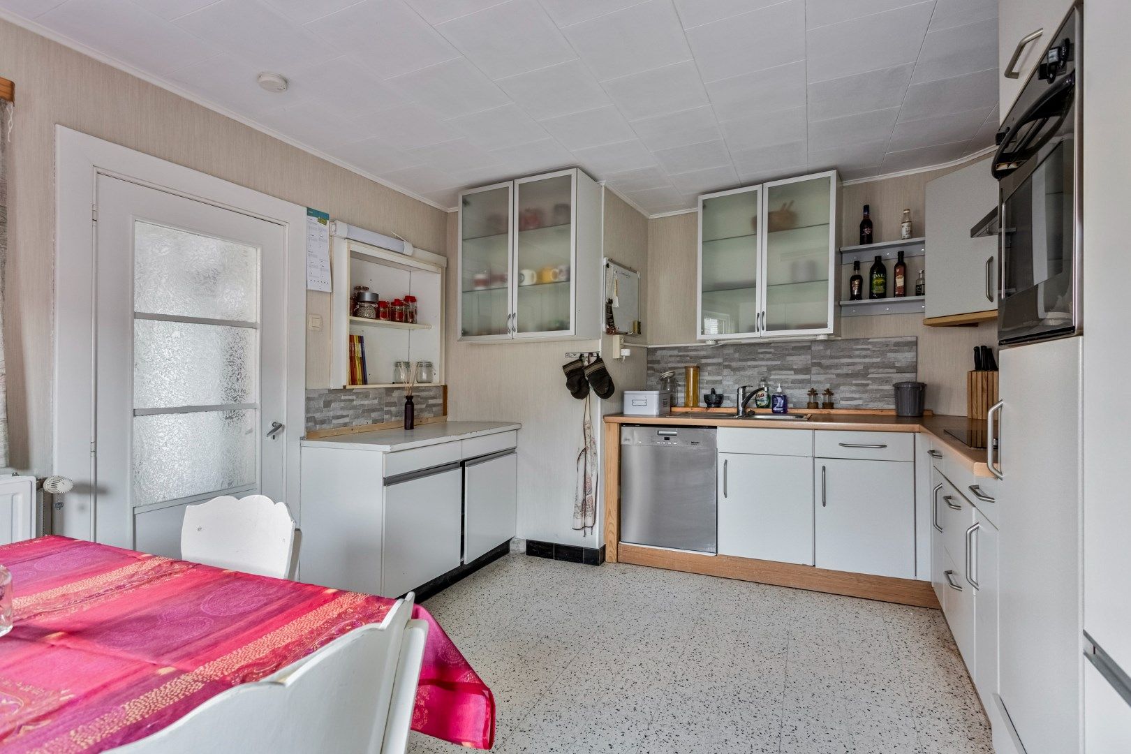 Vernieuwde woning met tuin en garage, rustig gelegen in Tongeren-Widooie foto 11