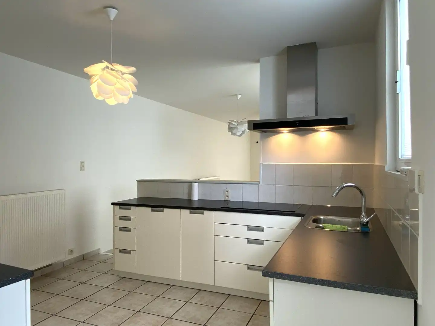 CENTRAAL GELEGEN RIJWONING MET 2 SLAAPKAMER EN KOER foto 6