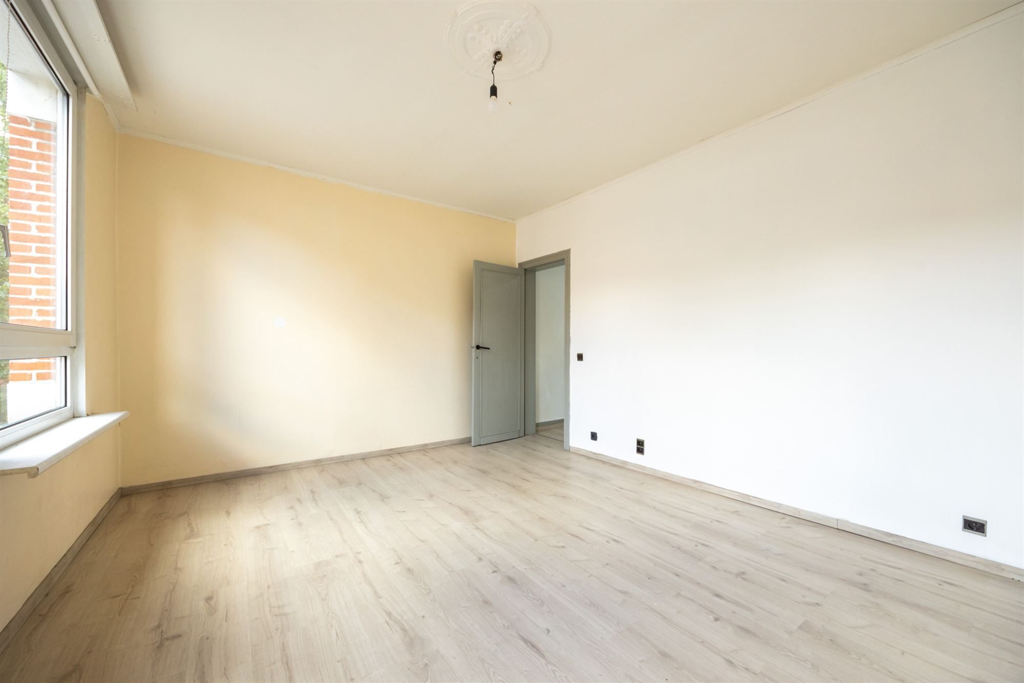Ruime gezinswoning met vier slaapkamers en tuin foto 15
