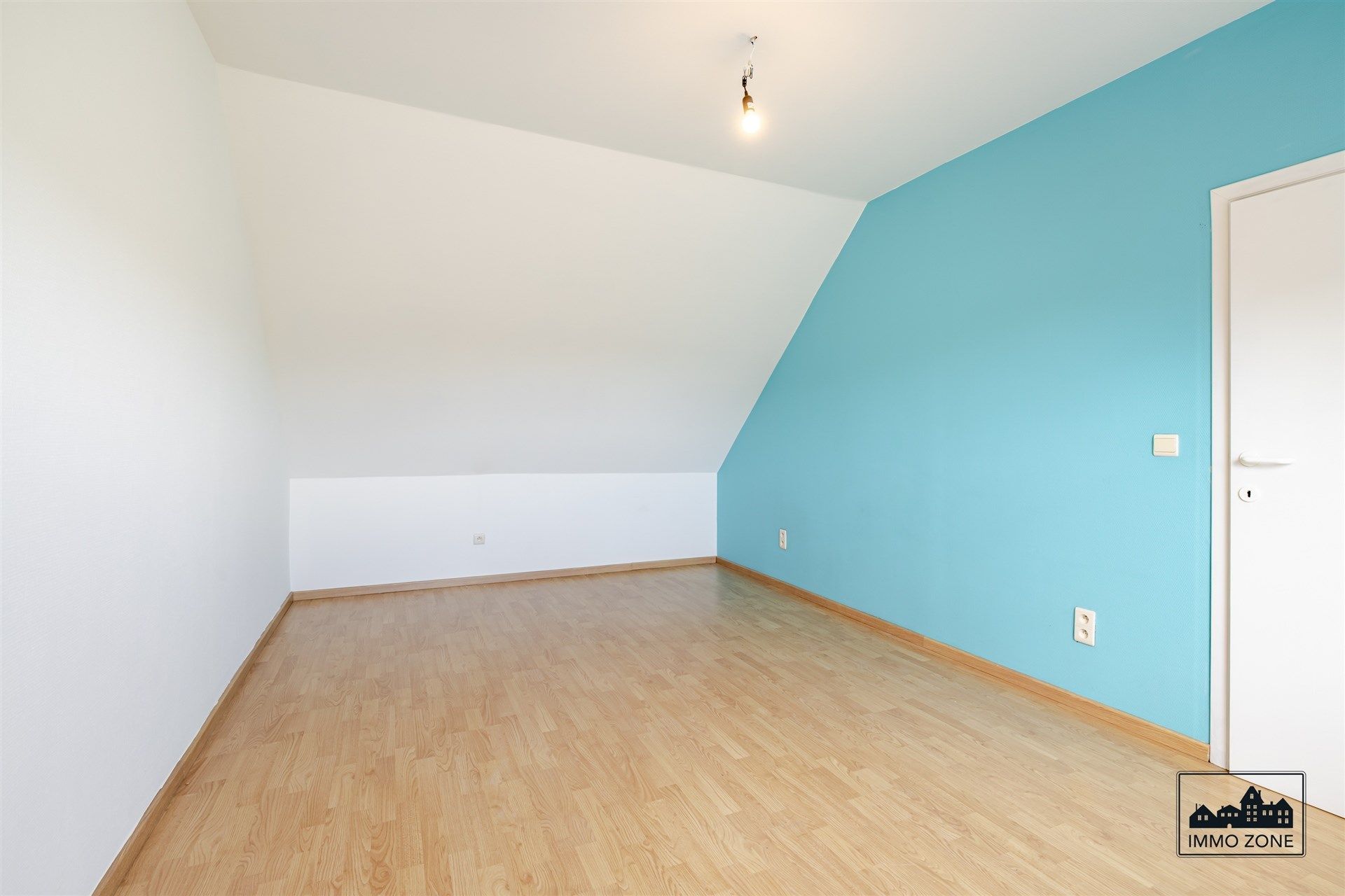 Lichtrijke halfopen woning te Nieuwerkerken! foto 15