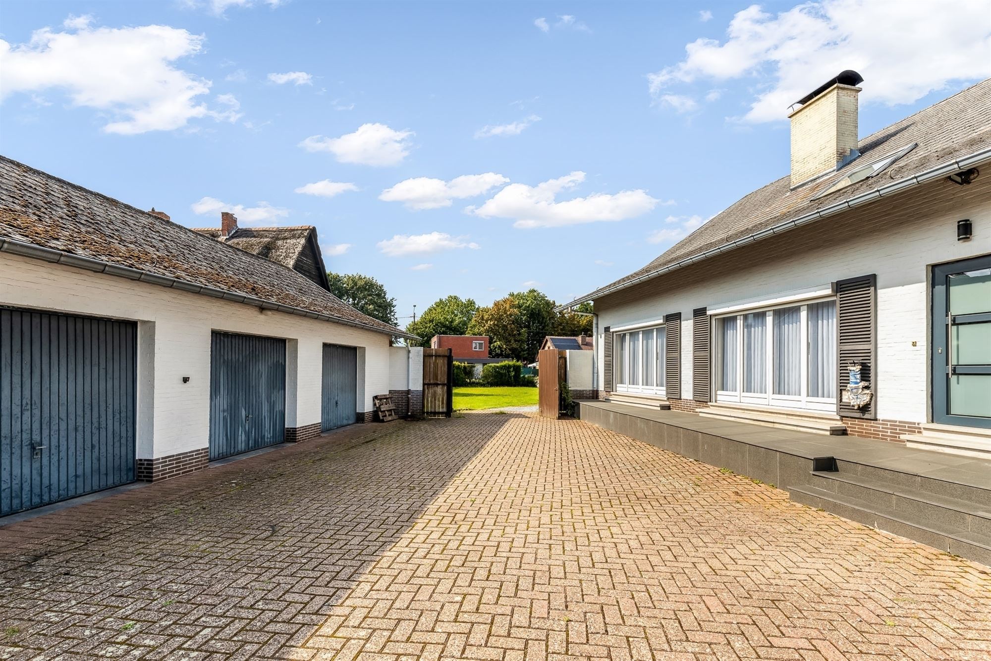 ZEER RUIME VILLA INGEDEELD ALS TWEEWOONST MET 6 SLAAPKAMERS OP EEN RUIM EN UITGESTREKT PERCEEL VAN 26ARE 69CA TE BEVERLO foto 21