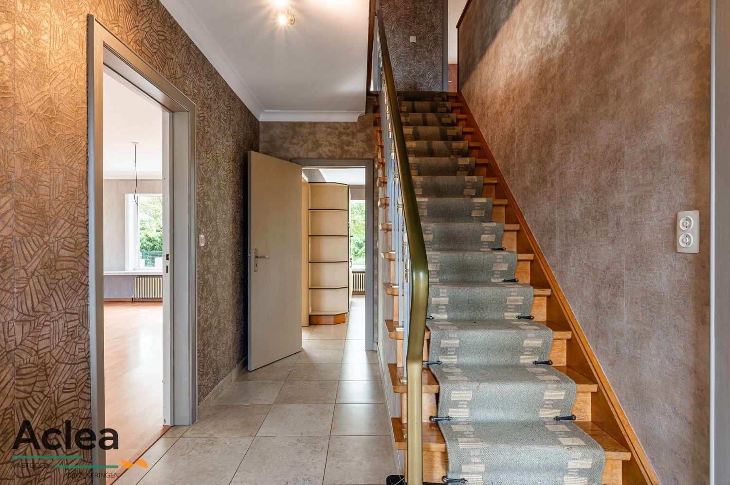 Ruime halfopen bebouwing met 5 slpks op strategische locatie in Zomergem foto 7