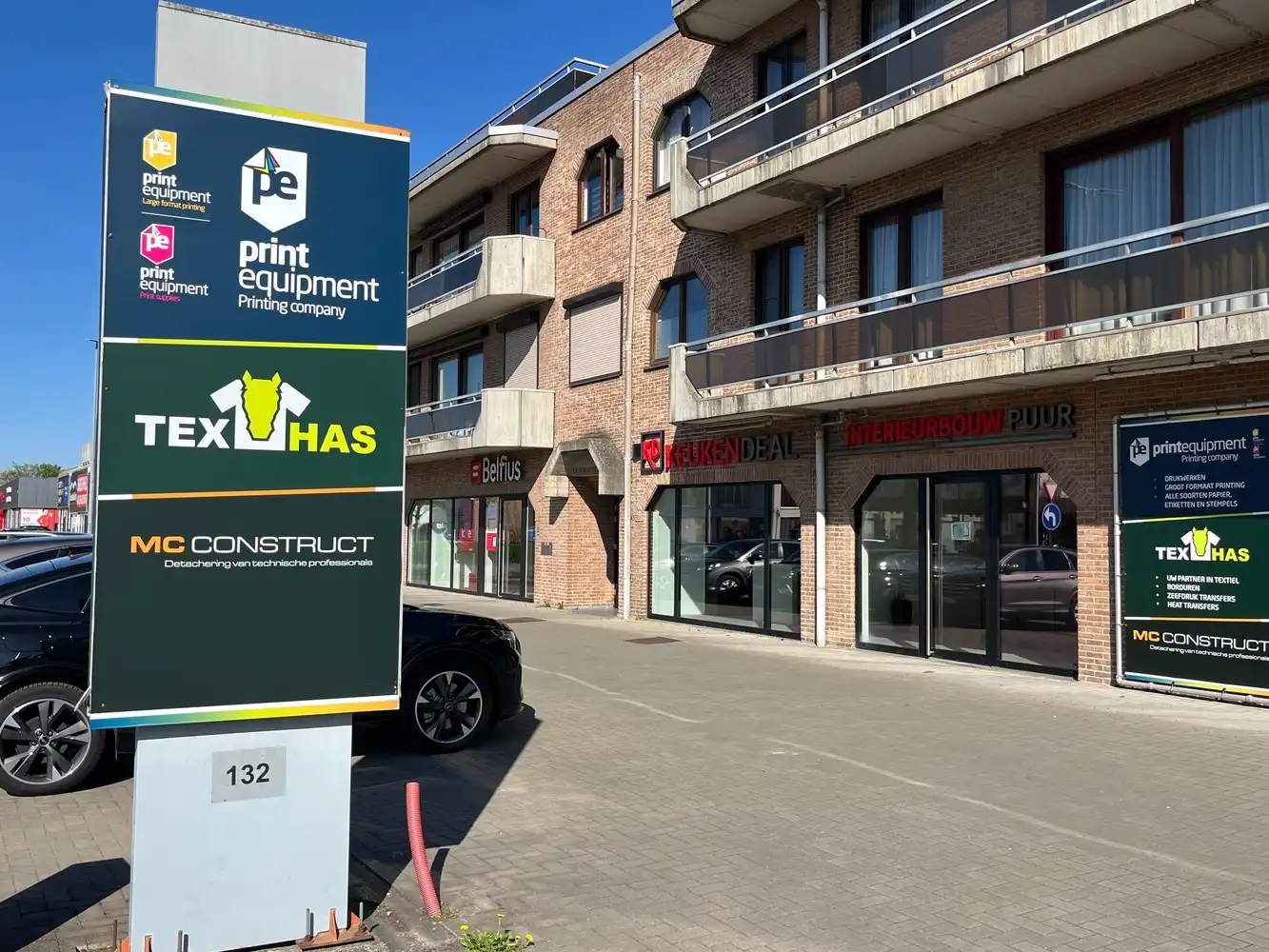 showroom 164m² foto 2