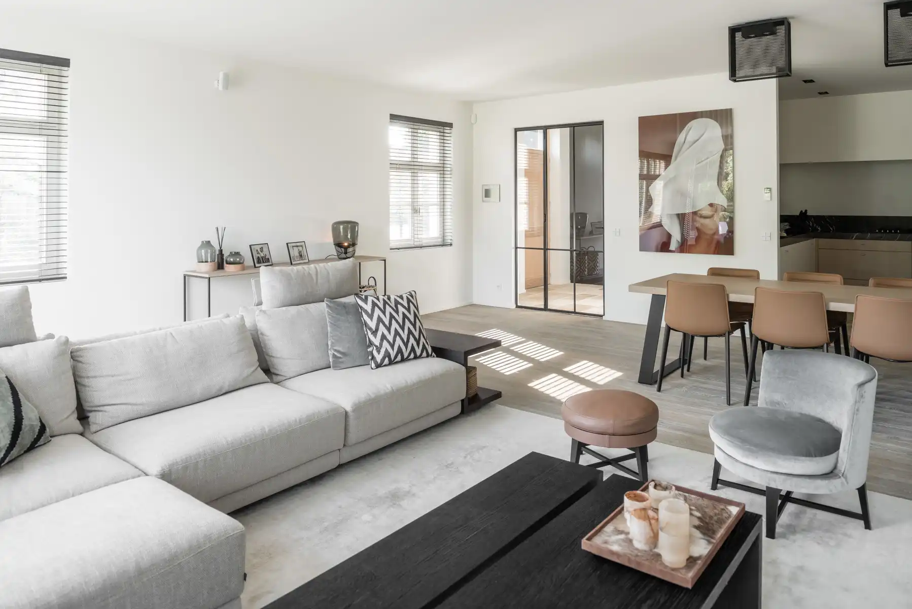 Exclusieve instapklare woning met zwembad en open groenzicht foto 15