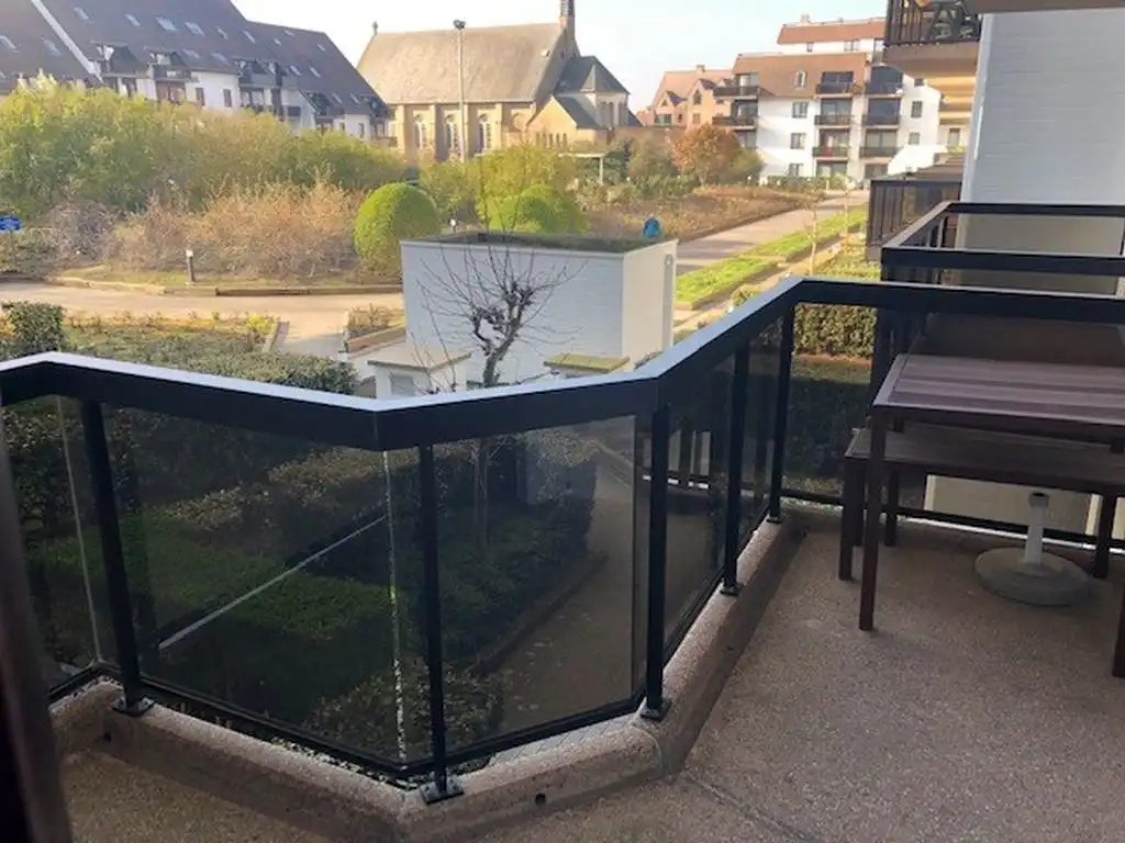 APPARTEMENT MET 2 SLAAPKAMERS OP 200 M VAN DE ZEEDIJK foto 3