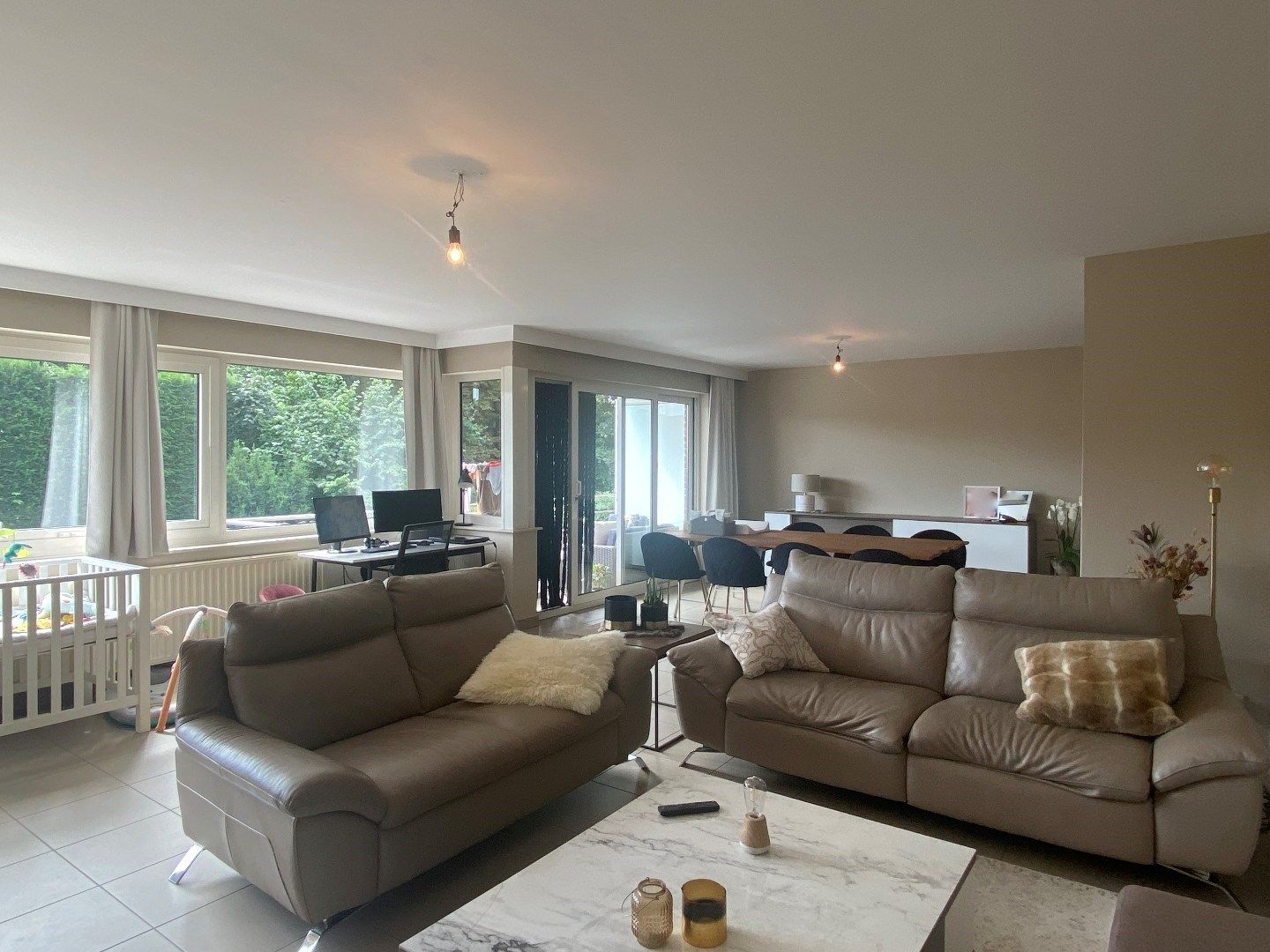 RUIM EN LICHTRIJK APPARTEMENT MET 3 SLAAPKAMERS EN GARAGE IN HARTJE PITTEM foto 3