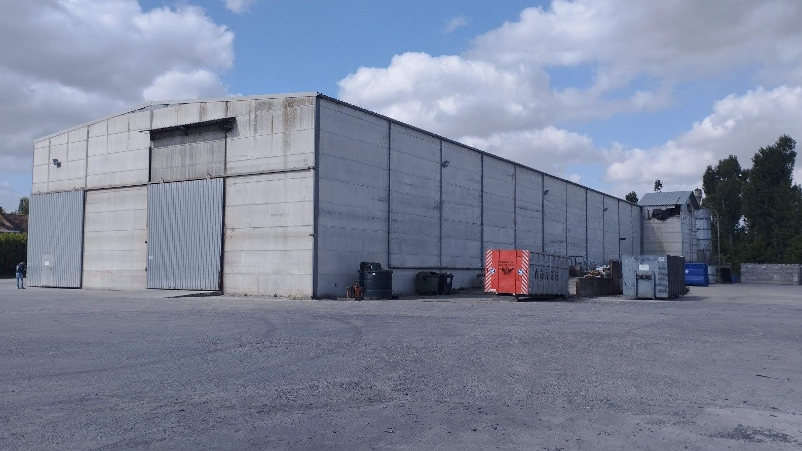 Loods ( 2250m²) met ruime buitenopslag te Sint-Eloois-Vijve foto 5