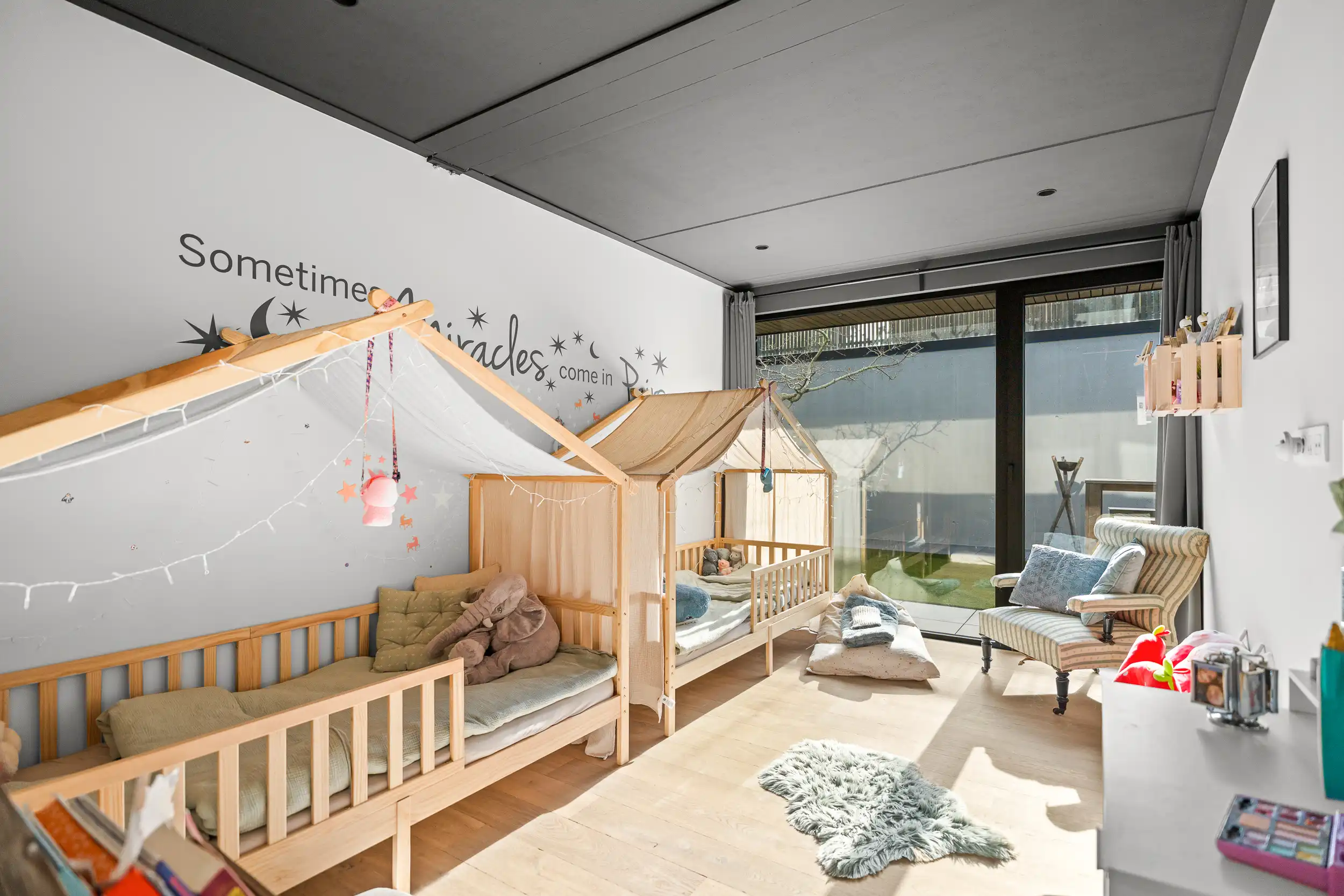 Designvilla in residentiële, doodlopende, woonwijk foto 20