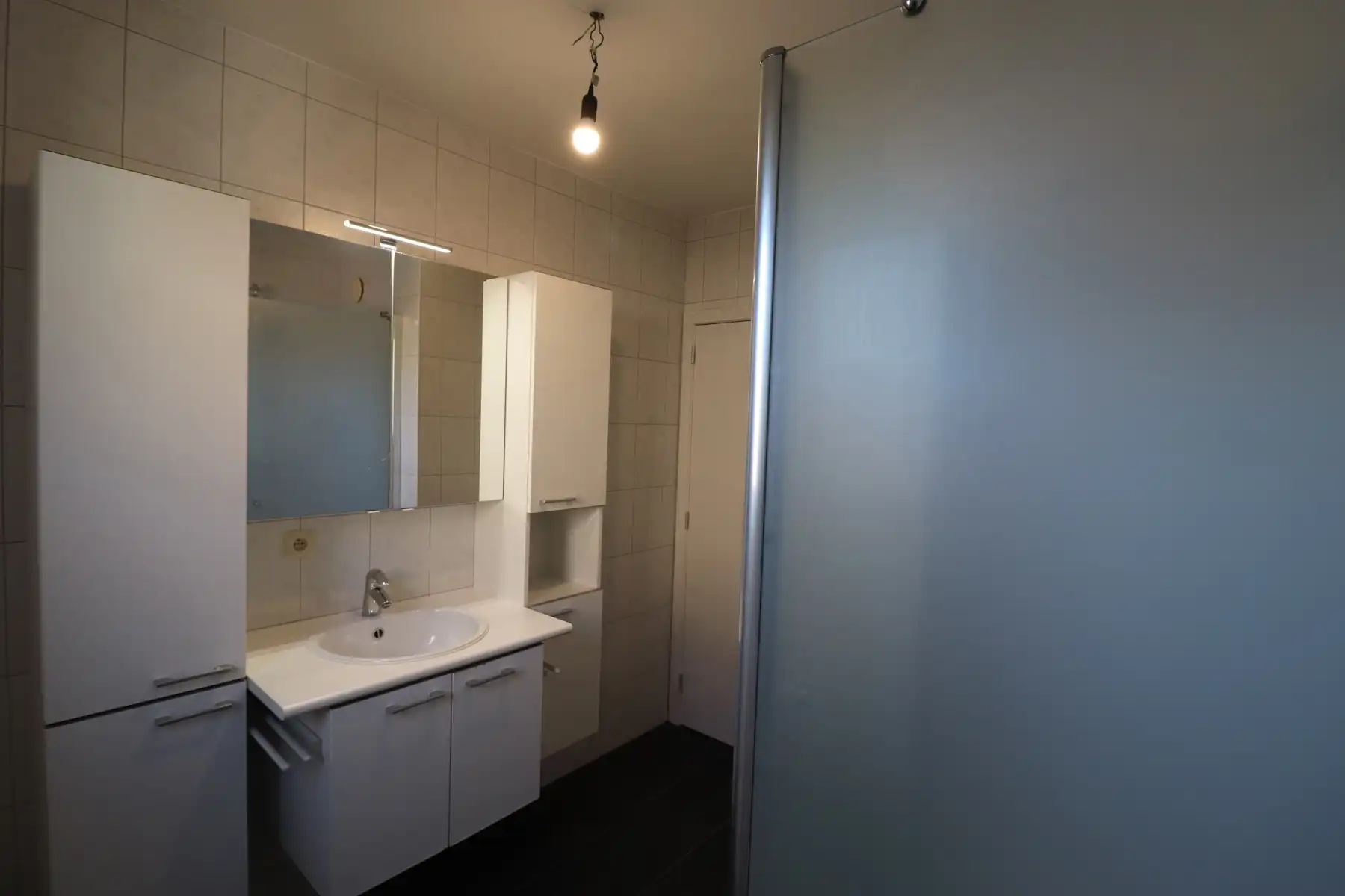 Ruim 2-slaapkamerappartement met terras en lift op de 1ste verdieping links met garage foto 8