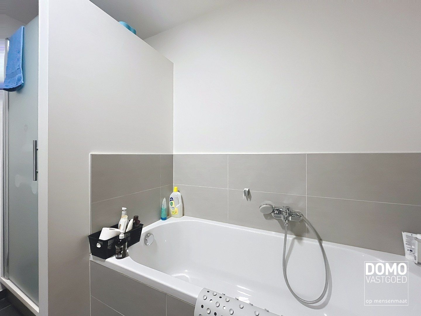 RUIM APPARTEMENT VAN 120 M² MET TERRAS, LIFT, 2 SLAAPKAMERS EN AUTOSTANDPLAATS GELEGEN TE CENTRUM KERMT foto 9