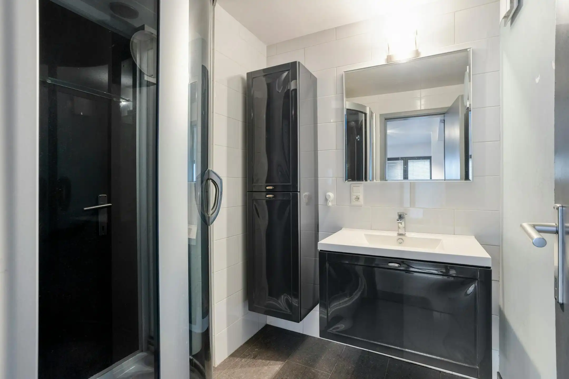 Driegevelwoning met extra studio/kantoor of praktijk, op een toplocatie in het centrum van Grimbergen! foto 18