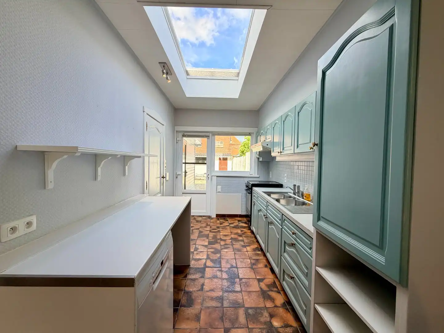 Recent opgefriste woning met 2 slaapkamers en tuin te Roeselare! foto 5