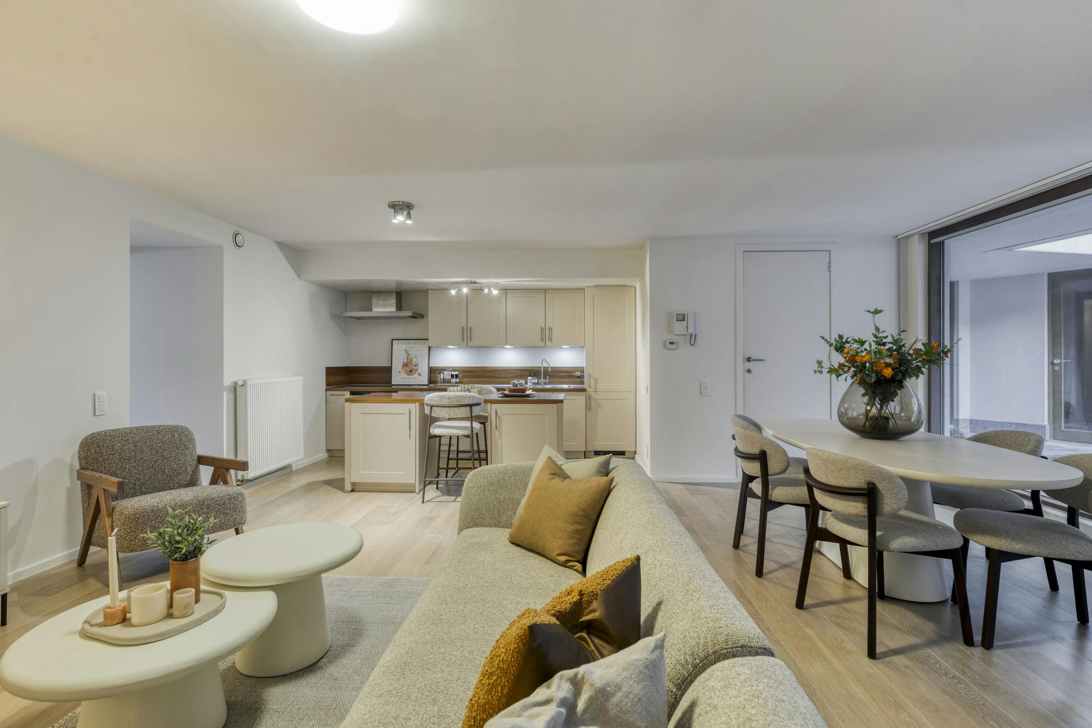 Gelijkvloers appartement met 3 slaapkamers in historisch centrum van Brugge. foto {{pictureIndex}}