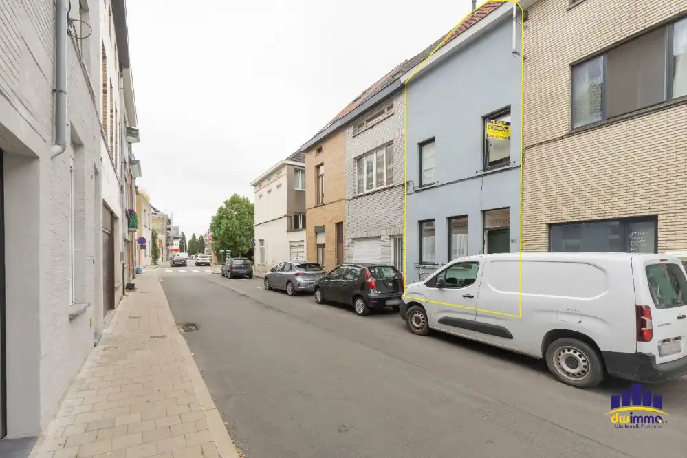 Ruime woning met 3 slaapkamers en gezellige koer in Ledeberg. foto 3