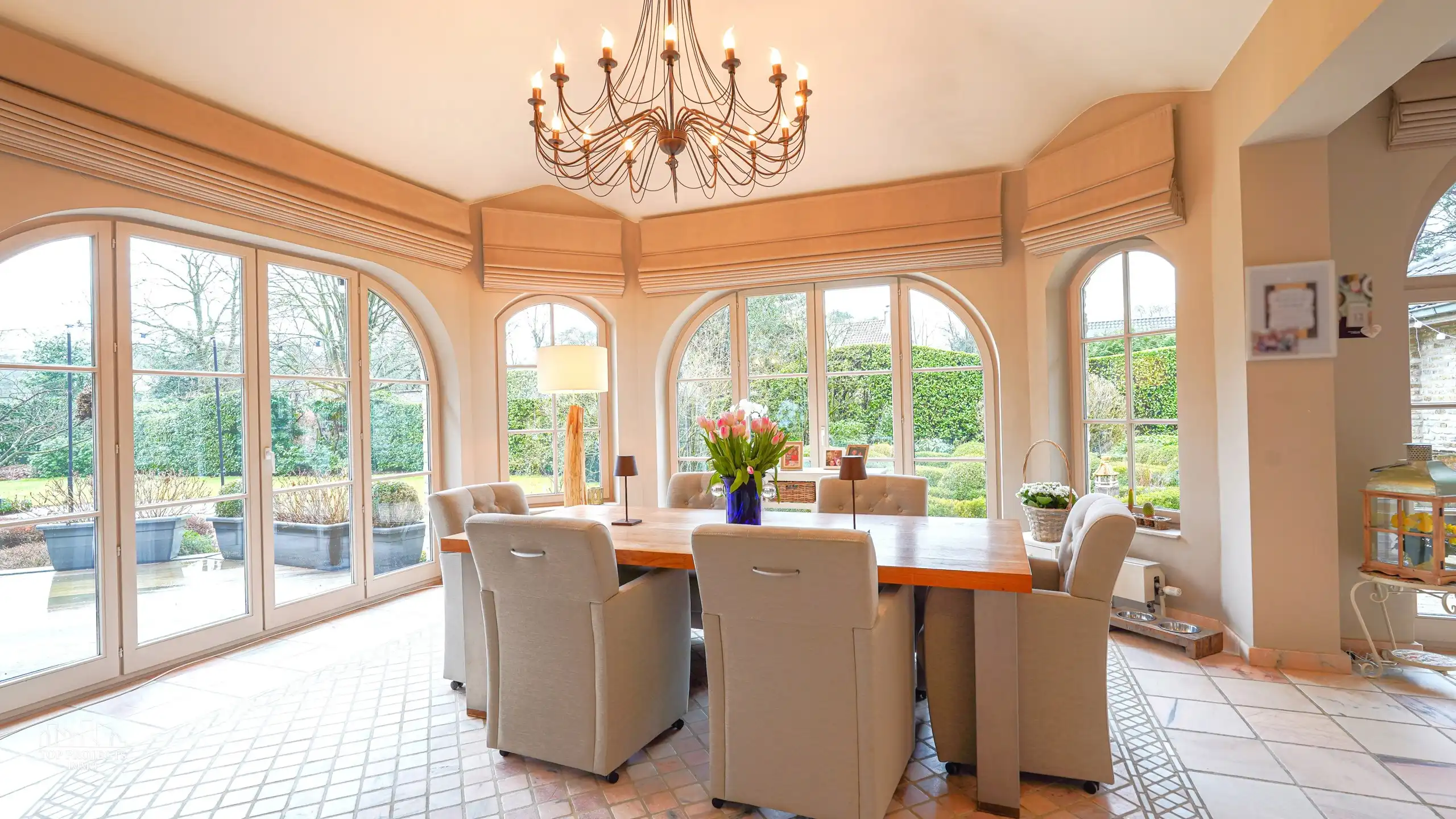 Statige villa met een tijdloos karakter en majestueuze uitstraling foto 7