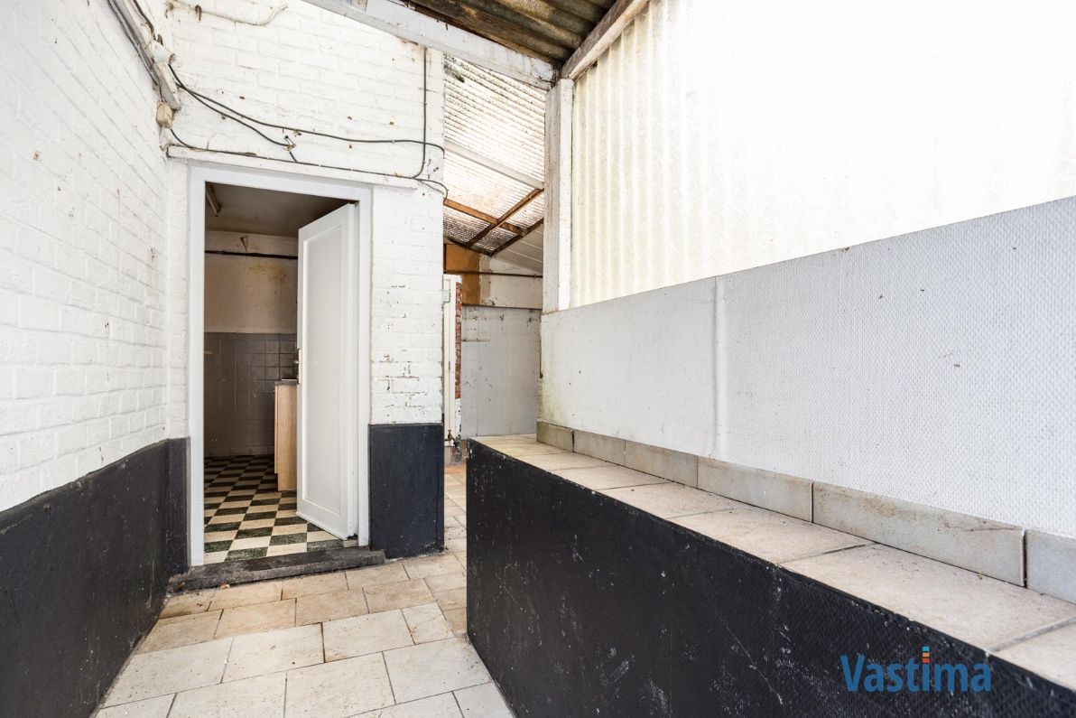 Te renoveren gezinswoning met potentieel op een gunstige locatie foto 23