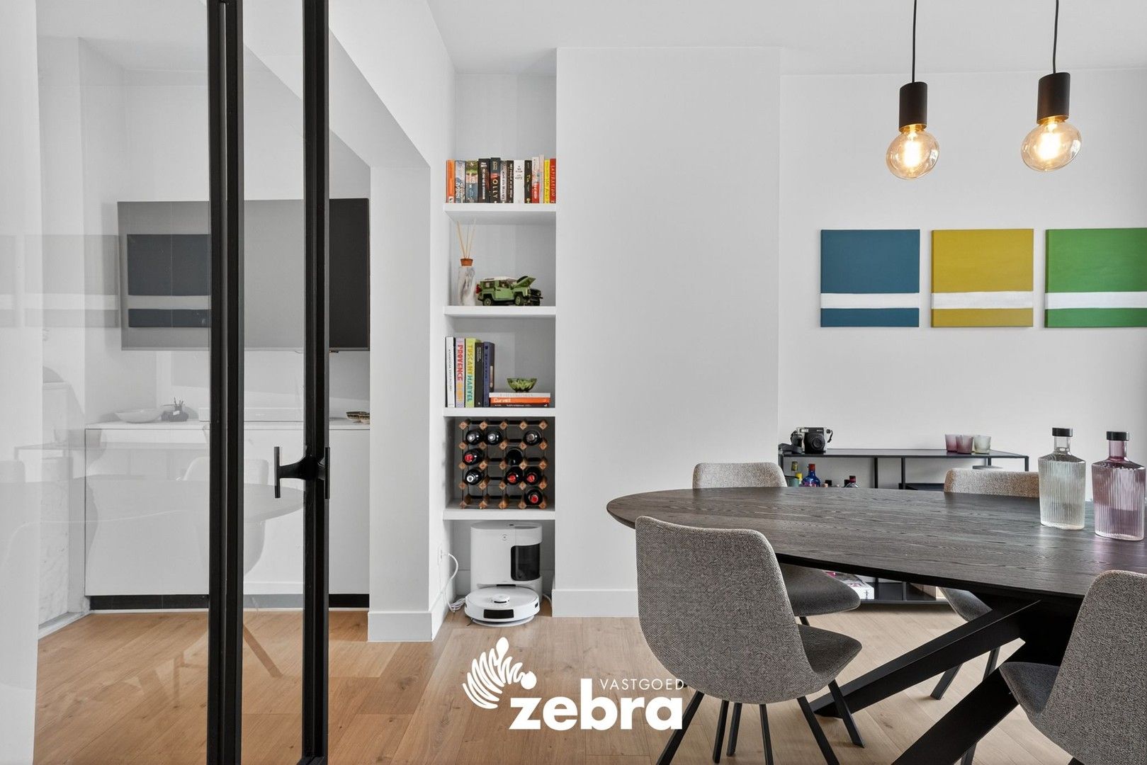 Prachtig gerenoveerde woning in centrum Tielt met garage! foto {{pictureIndex}}