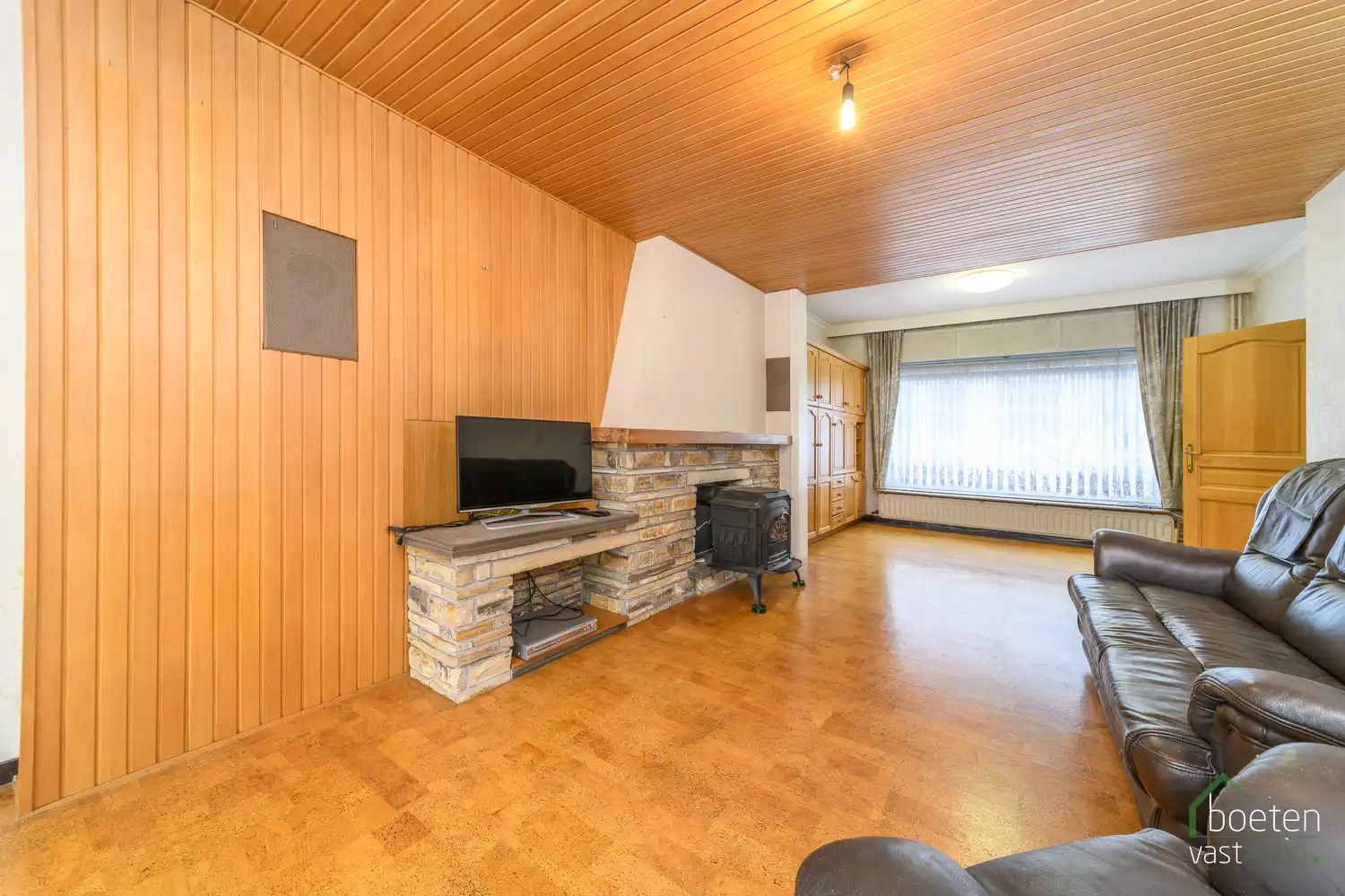 ROESBRUGGE: Ruime maar te moderniseren rijwoning met 4 slpks., grote garage en gezellige tuin op 492m² grondopp. foto 5