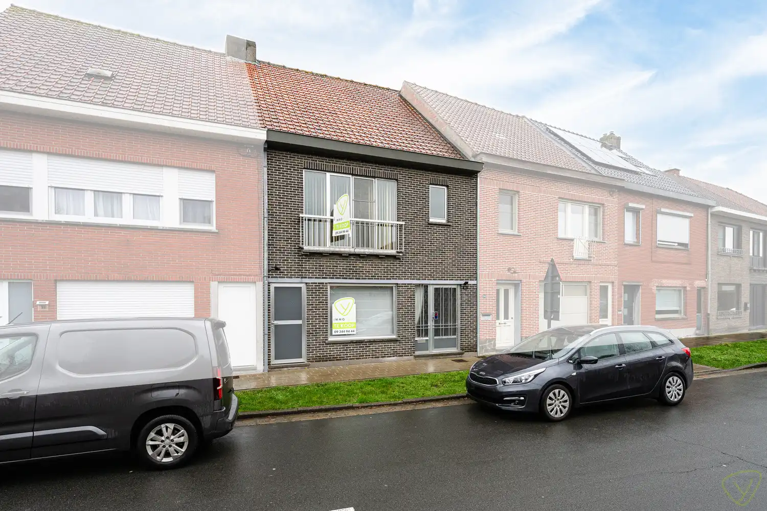 Hoofdfoto van de publicatie: Ruime woning met een gunstige ligging te Eeklo!