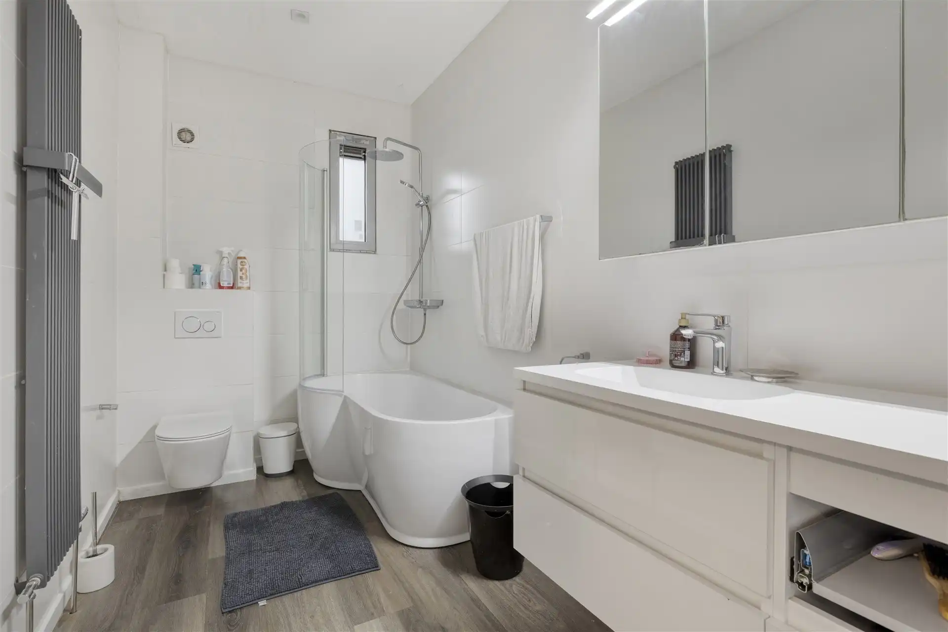 Gerenoveerd handelshuis met 4 tot 6 slaapkamers en zonnige tuin. foto 27