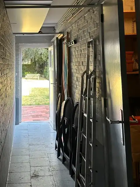 Groot woonhuis op 3 verdiepingen, bestaande uit 2 appartementen , met garage en grote tuin .  foto 28