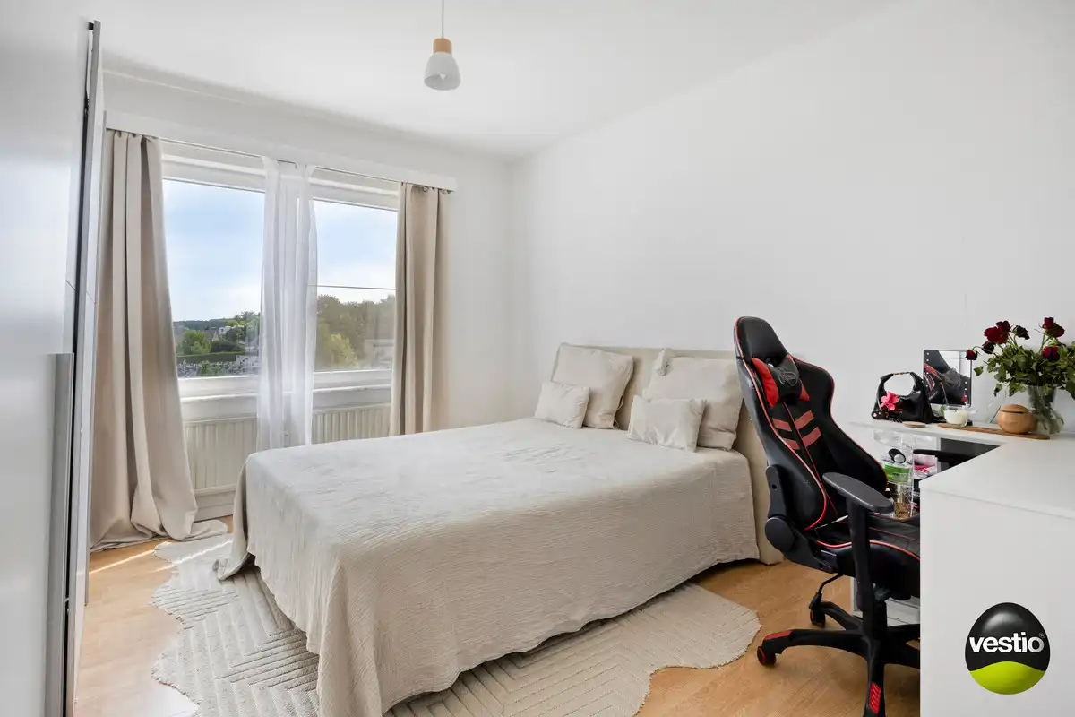 APPARTEMENT 90M² MET 2 SLK GELEGEN IN CENTRUM HOESELT. foto 11