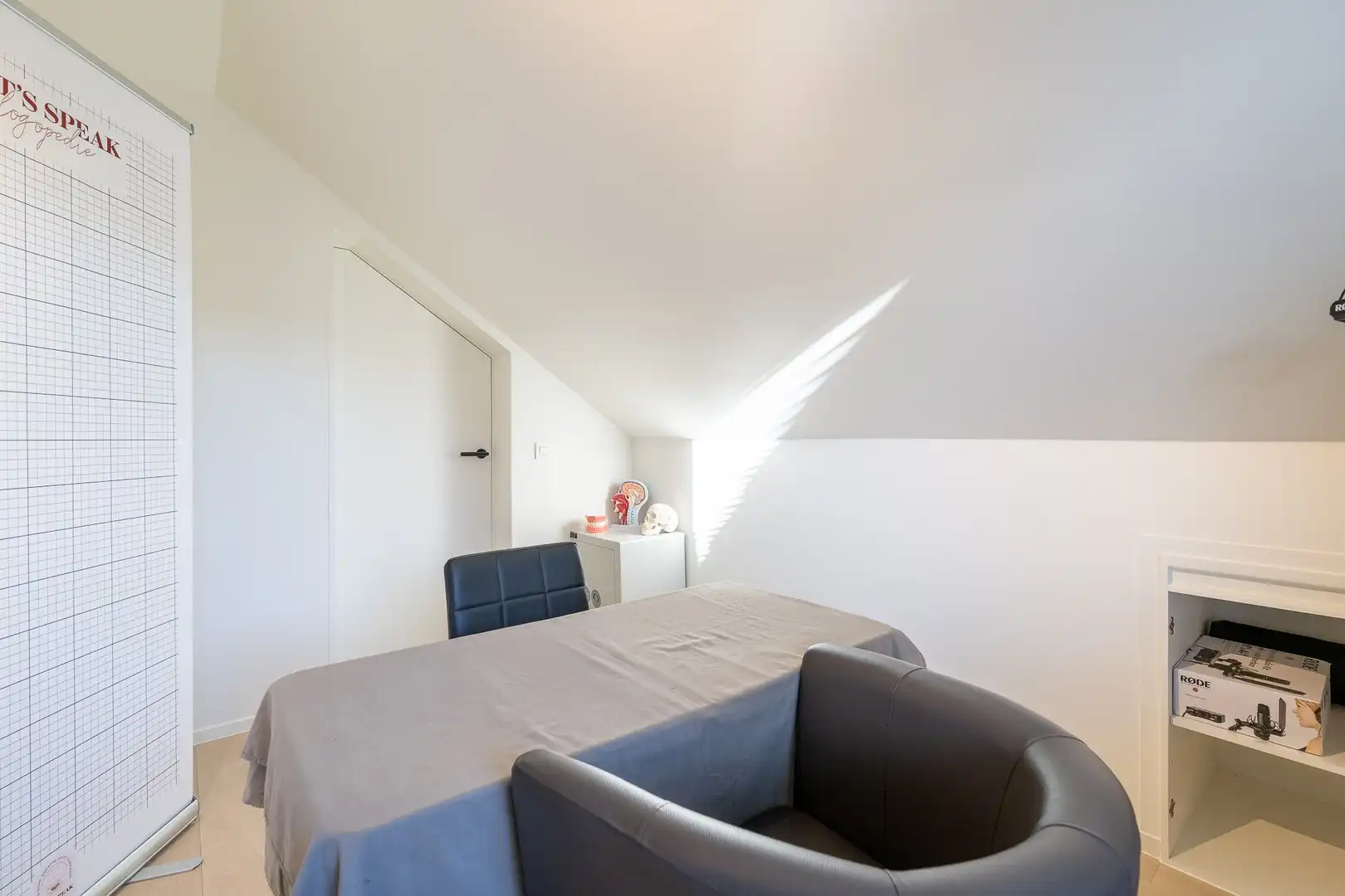 Alleenstaande villa met 4 slaapkamers in een residentiële omgeving. foto 38